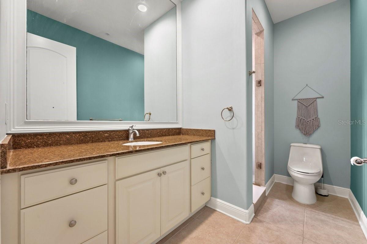 114 CLUB HOUSE DR #305
