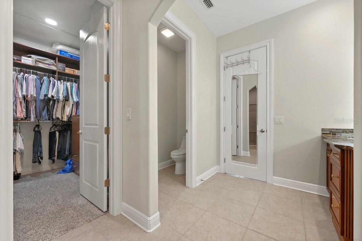 114 CLUB HOUSE DR #305