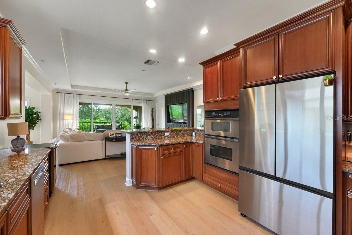 114 CLUB HOUSE DR #305