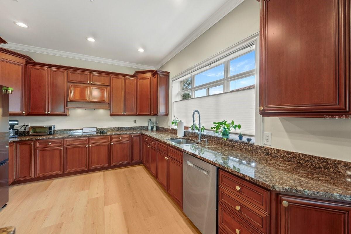 114 CLUB HOUSE DR #305