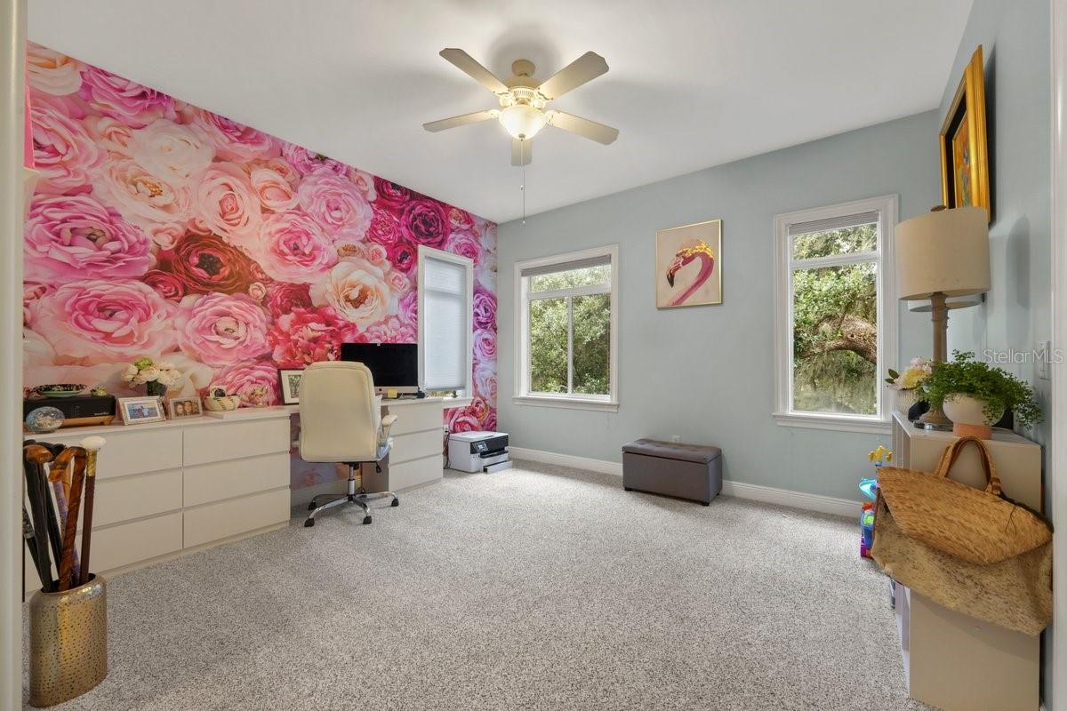 114 CLUB HOUSE DR #305