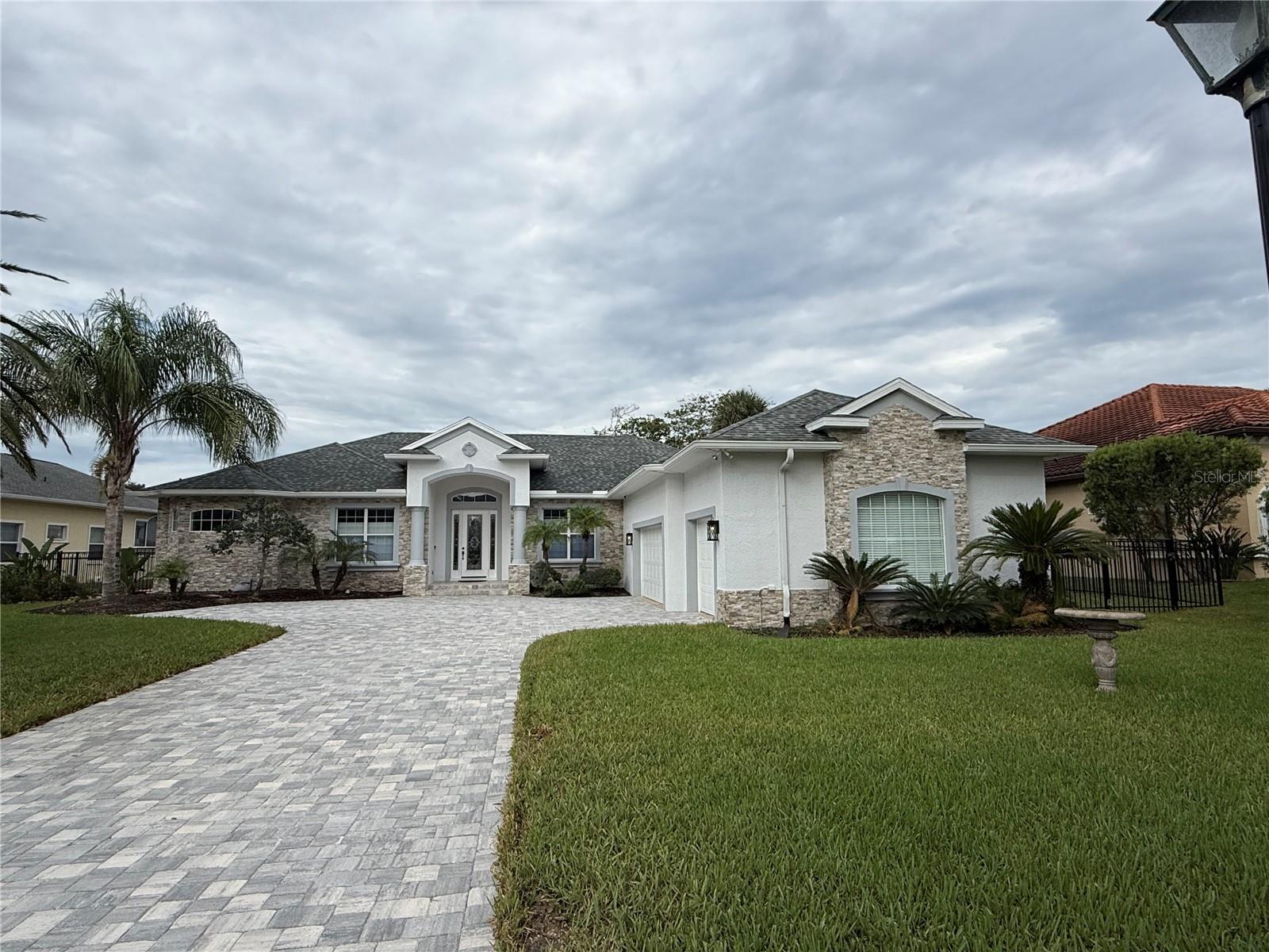 24 OLD OAK DR S