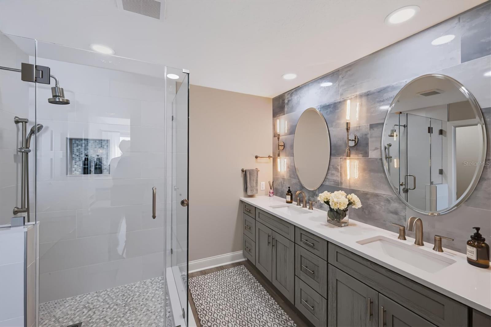 11 AVENUE DE LA MER #1207