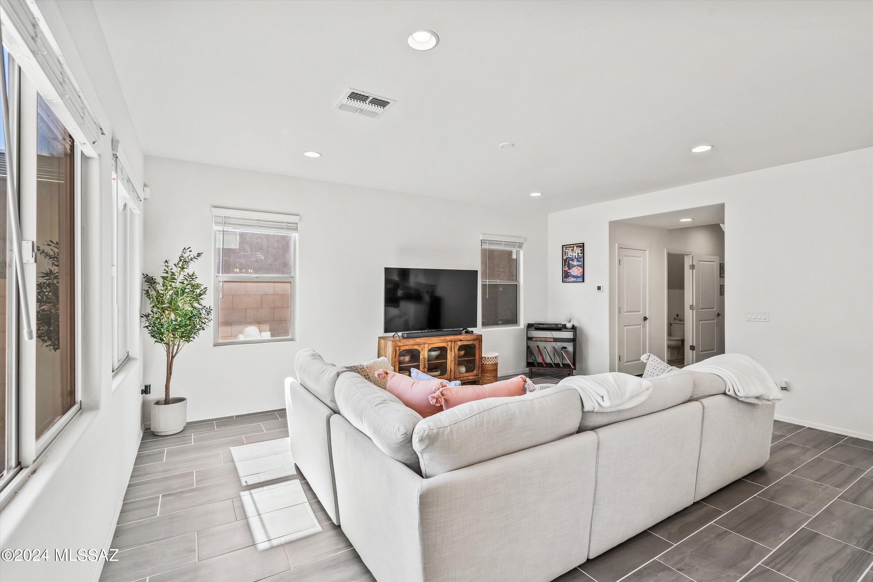 6941 W Hedge Rose Drive