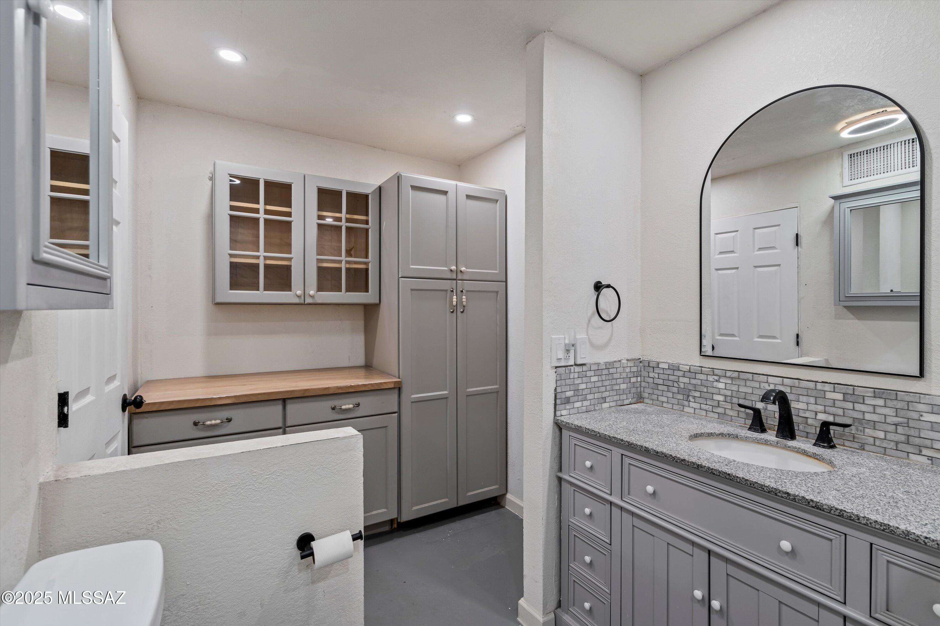 5451 N Genematas Drive