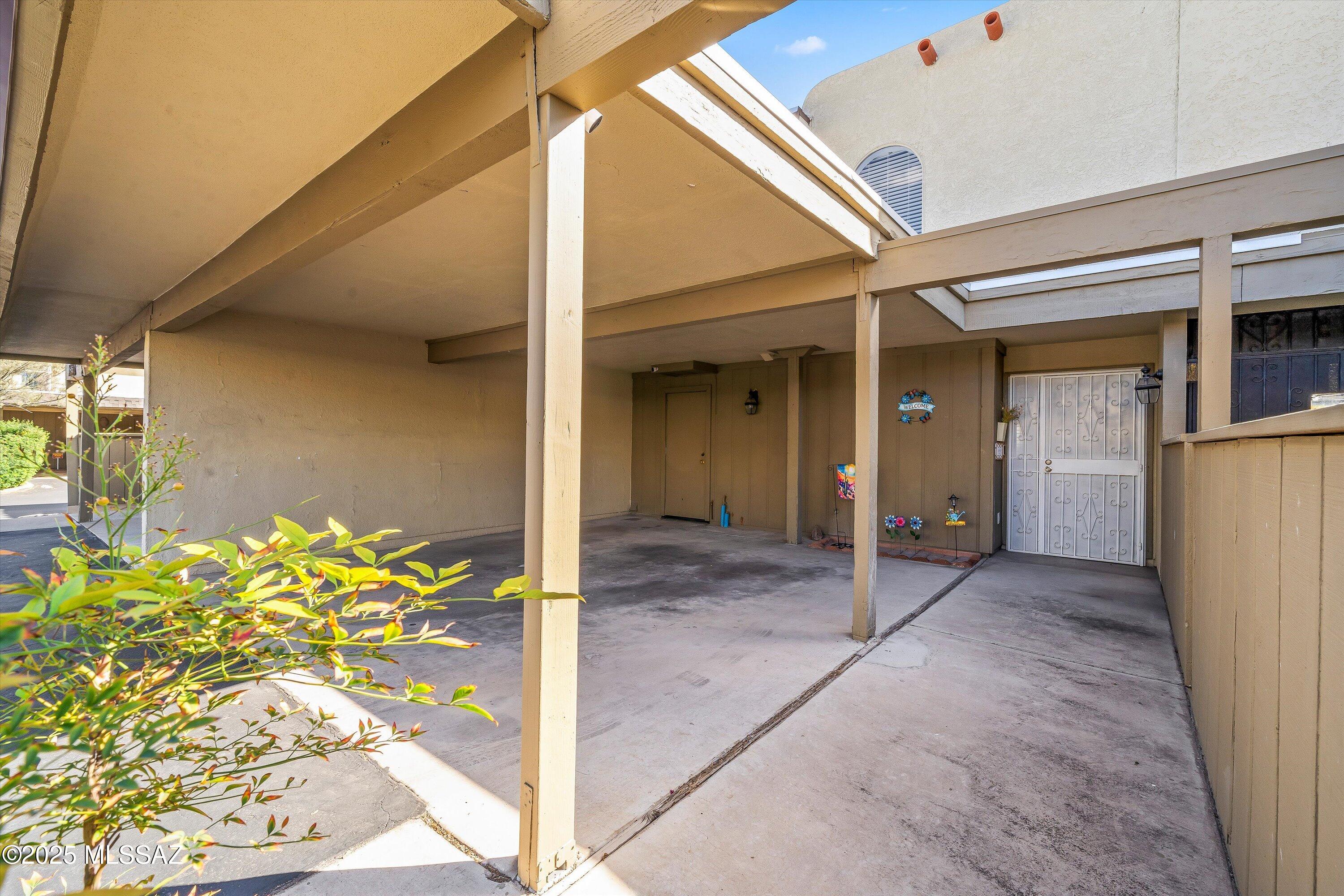 1587 E Prince Road