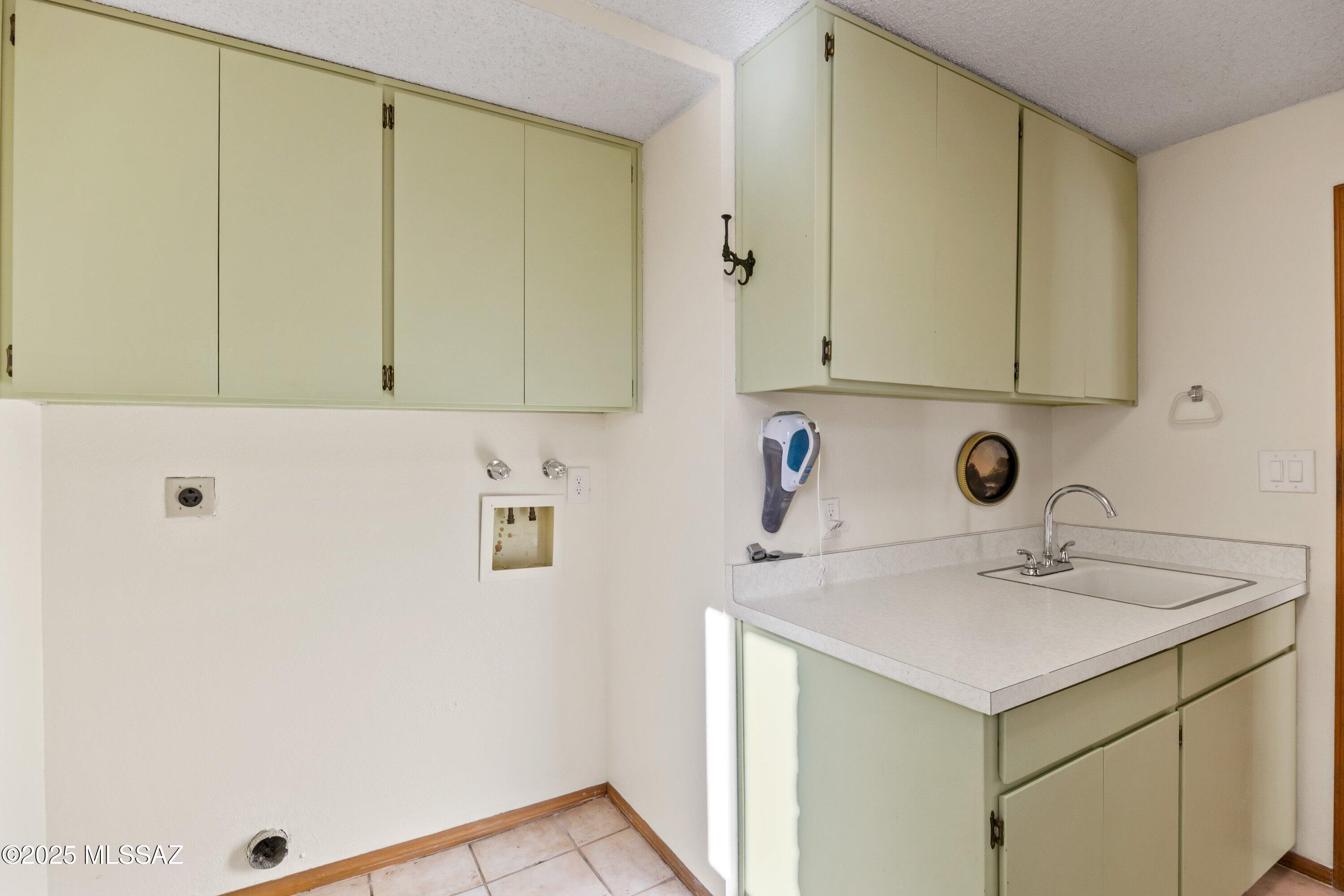 8154 E Knollwood Terrace