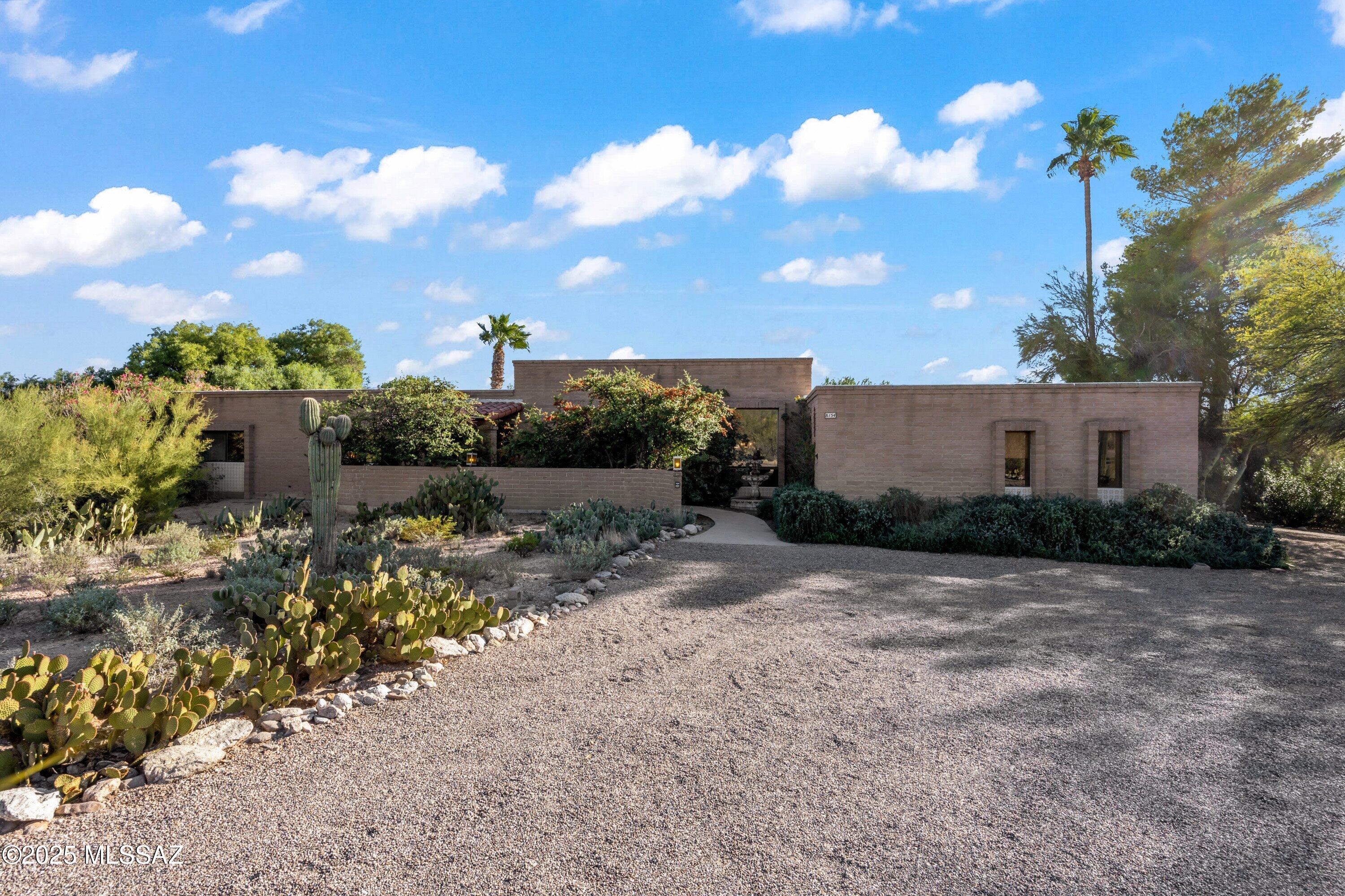 8154 E Knollwood Terrace