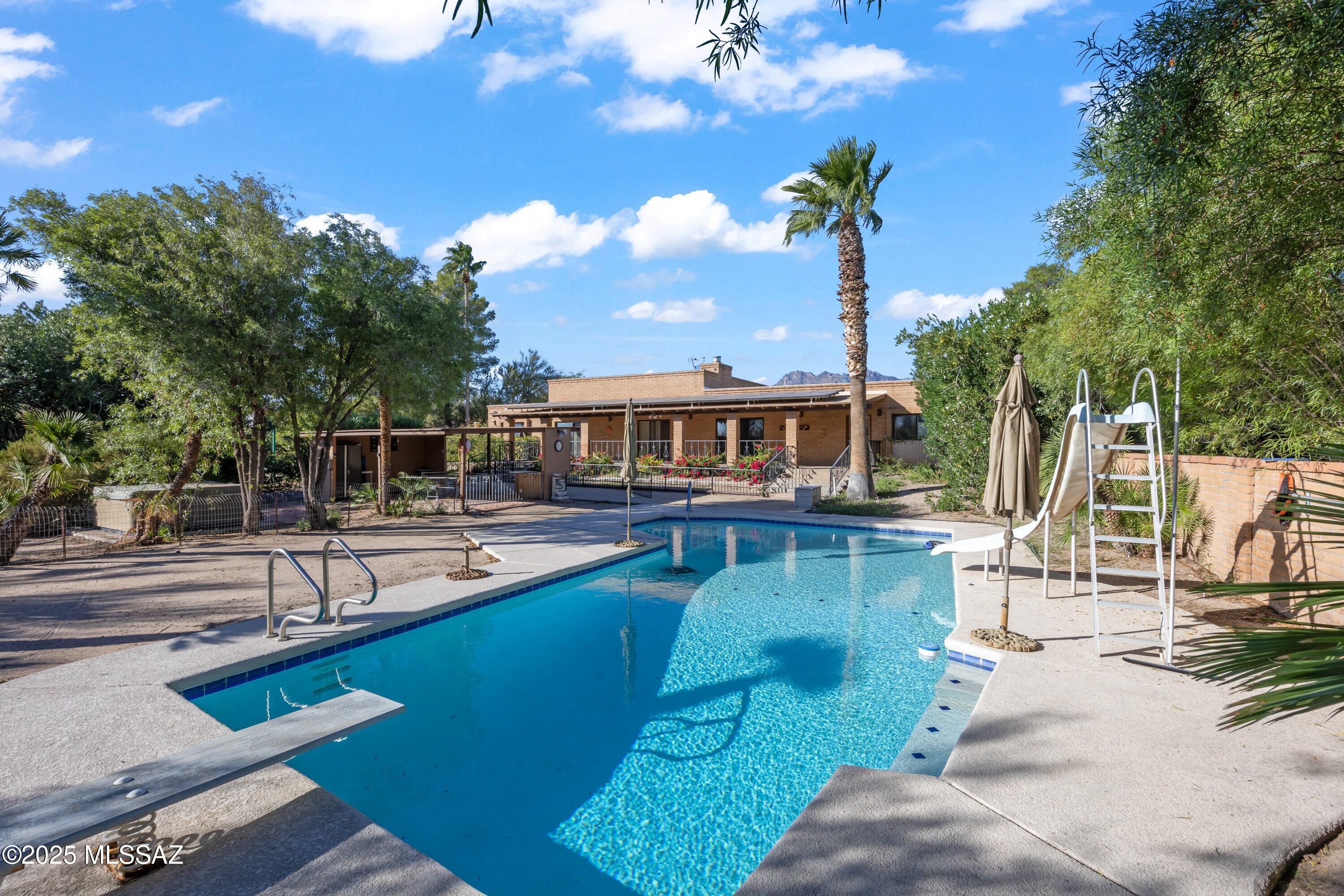 8154 E Knollwood Terrace