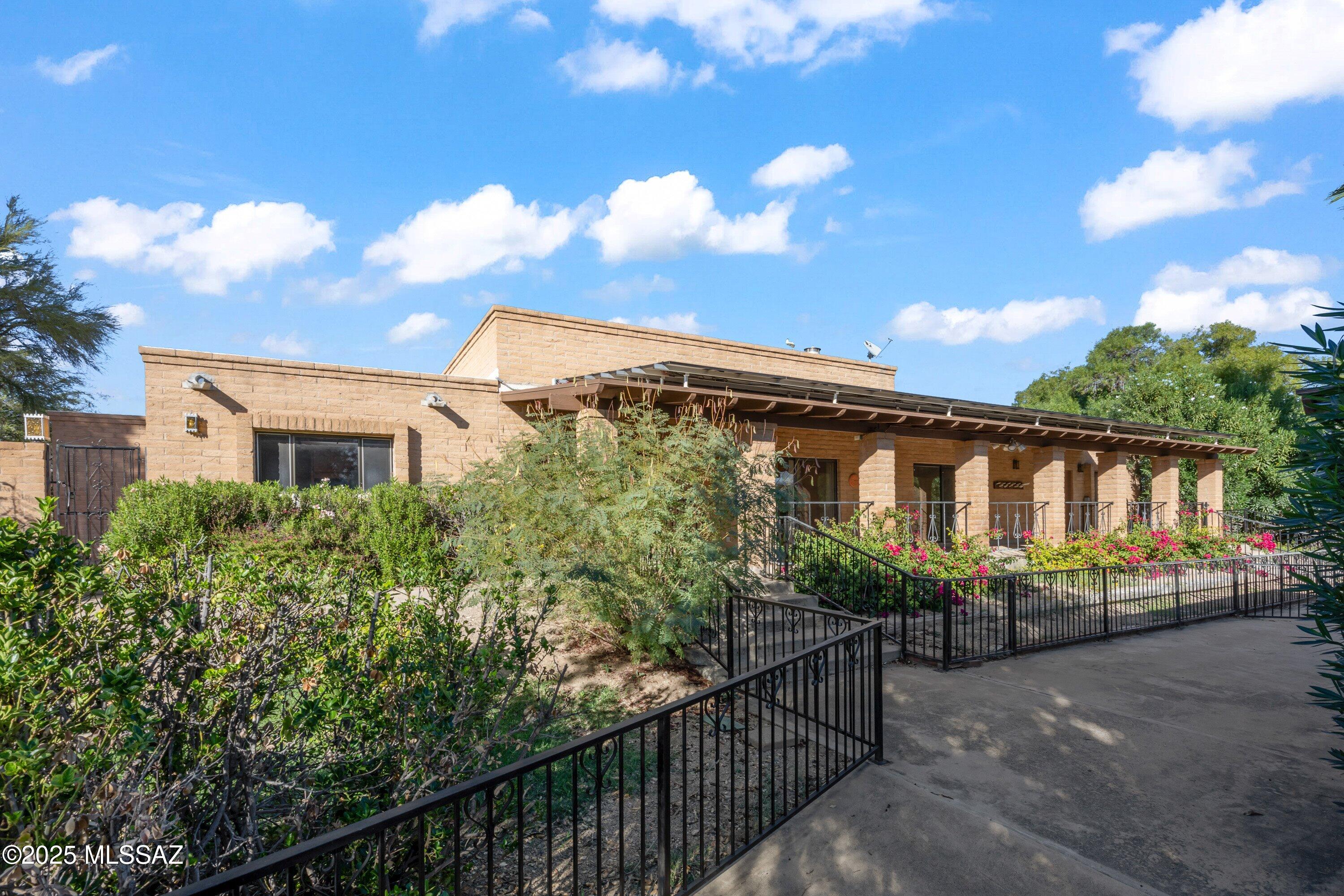 8154 E Knollwood Terrace