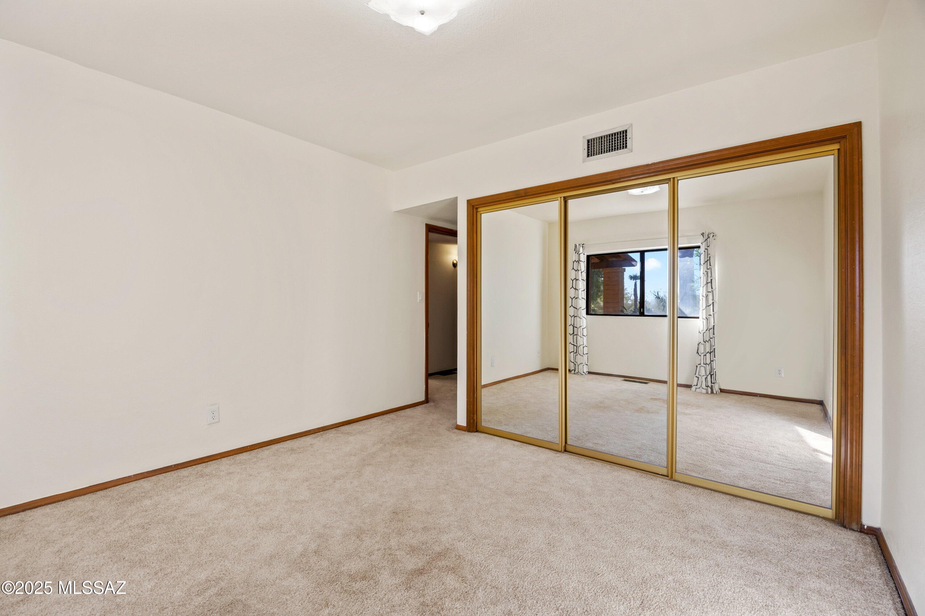 8154 E Knollwood Terrace