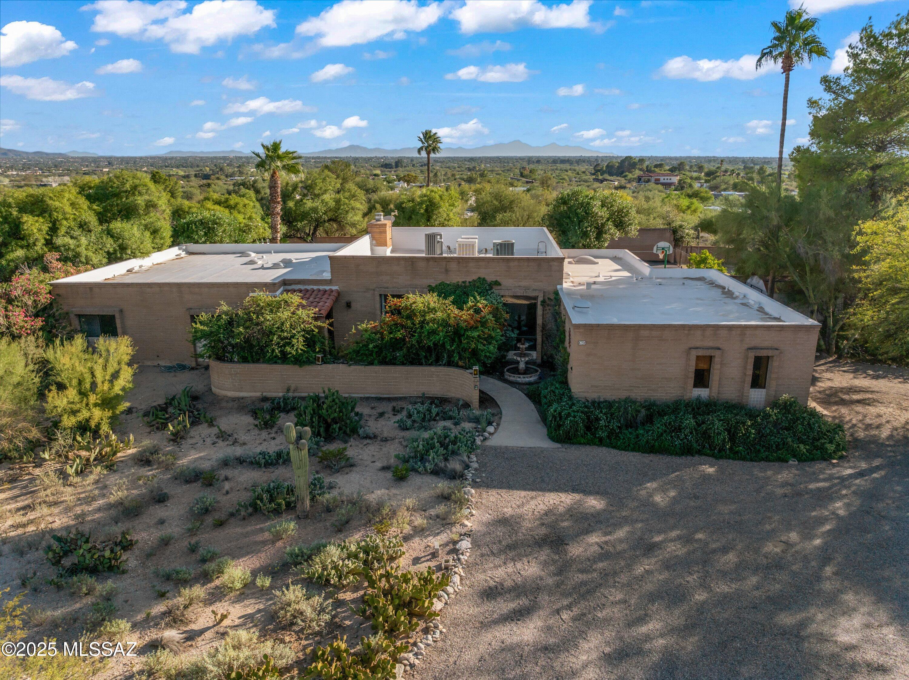 8154 E Knollwood Terrace