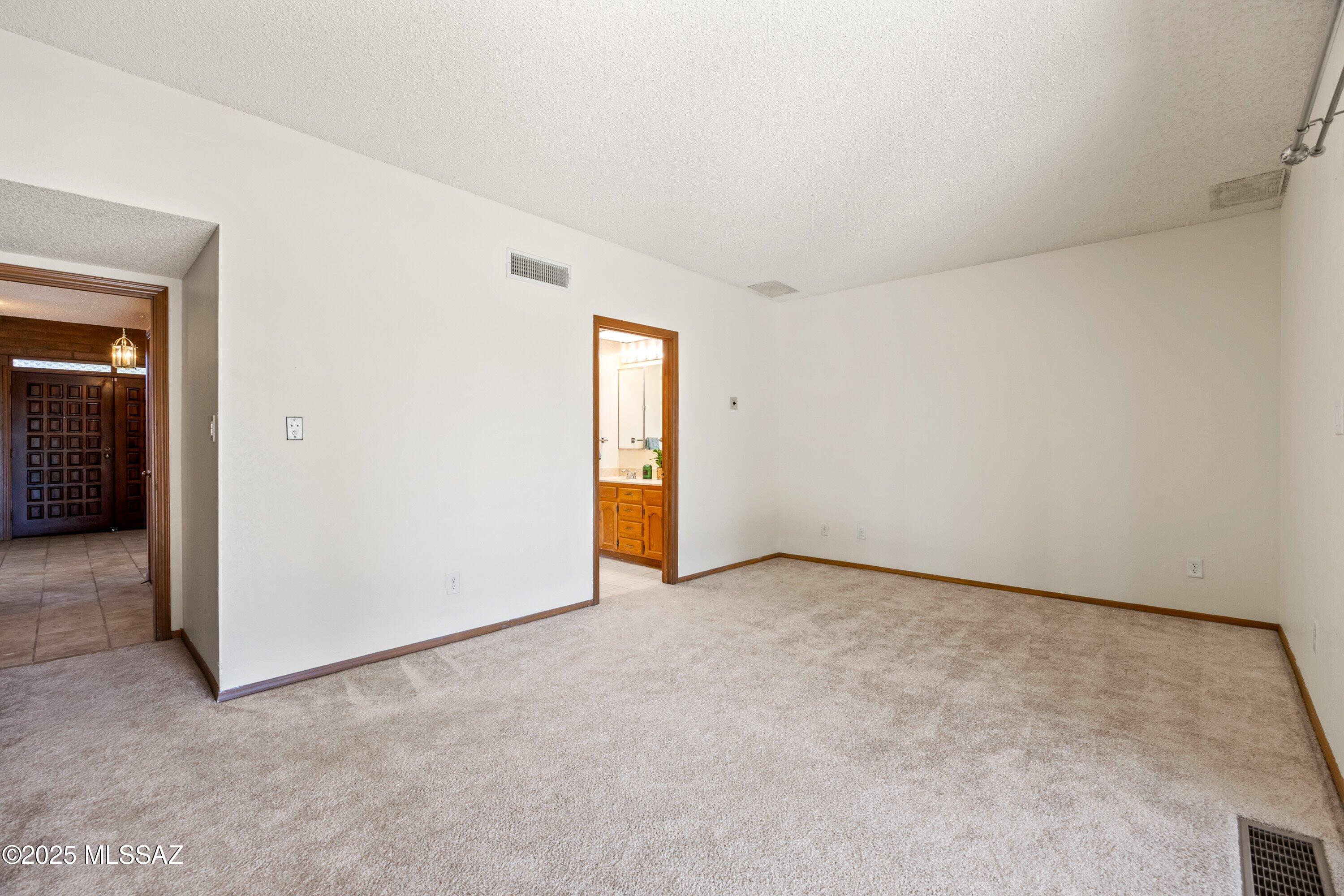 8154 E Knollwood Terrace