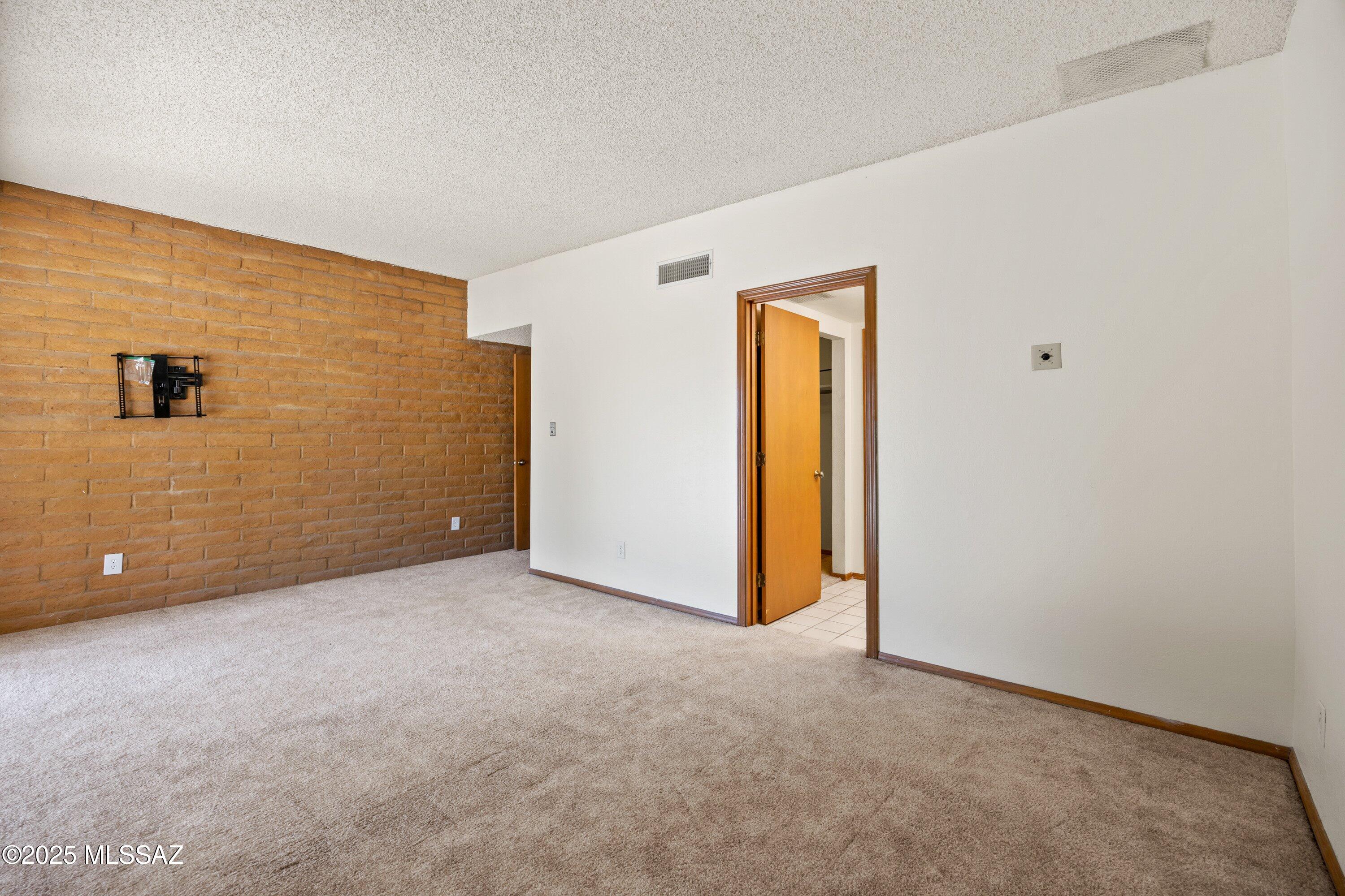 8154 E Knollwood Terrace