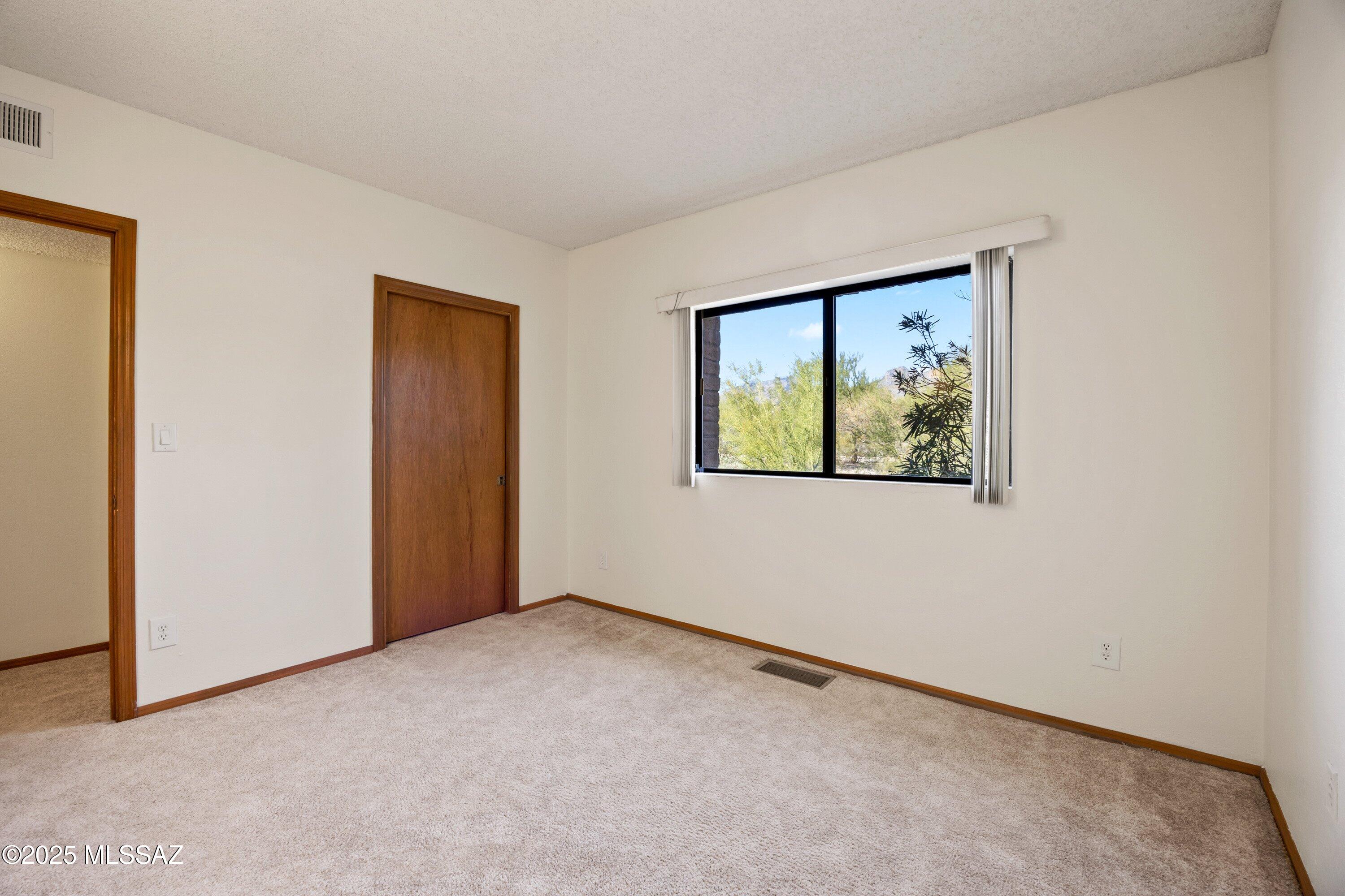 8154 E Knollwood Terrace