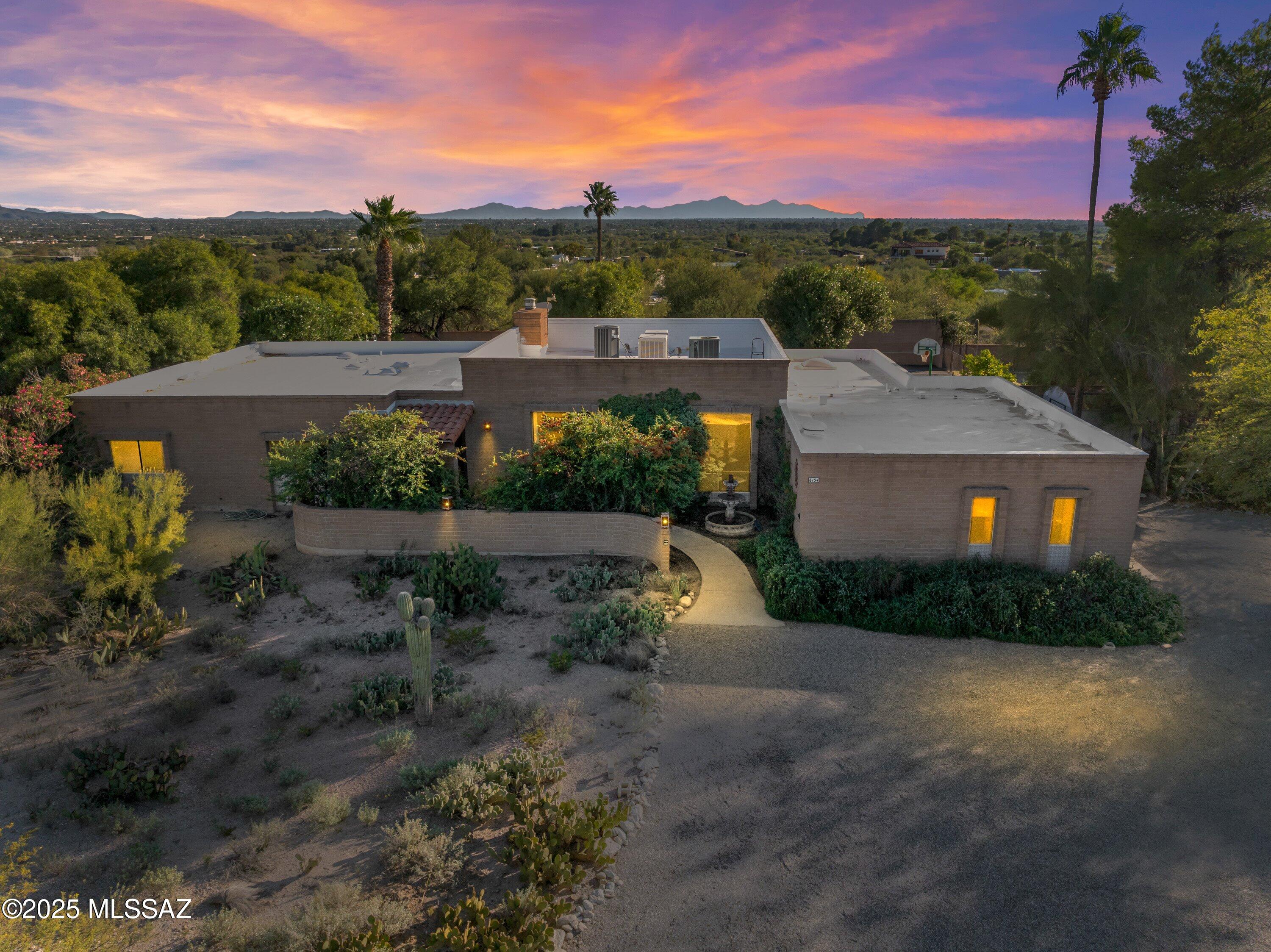 8154 E Knollwood Terrace