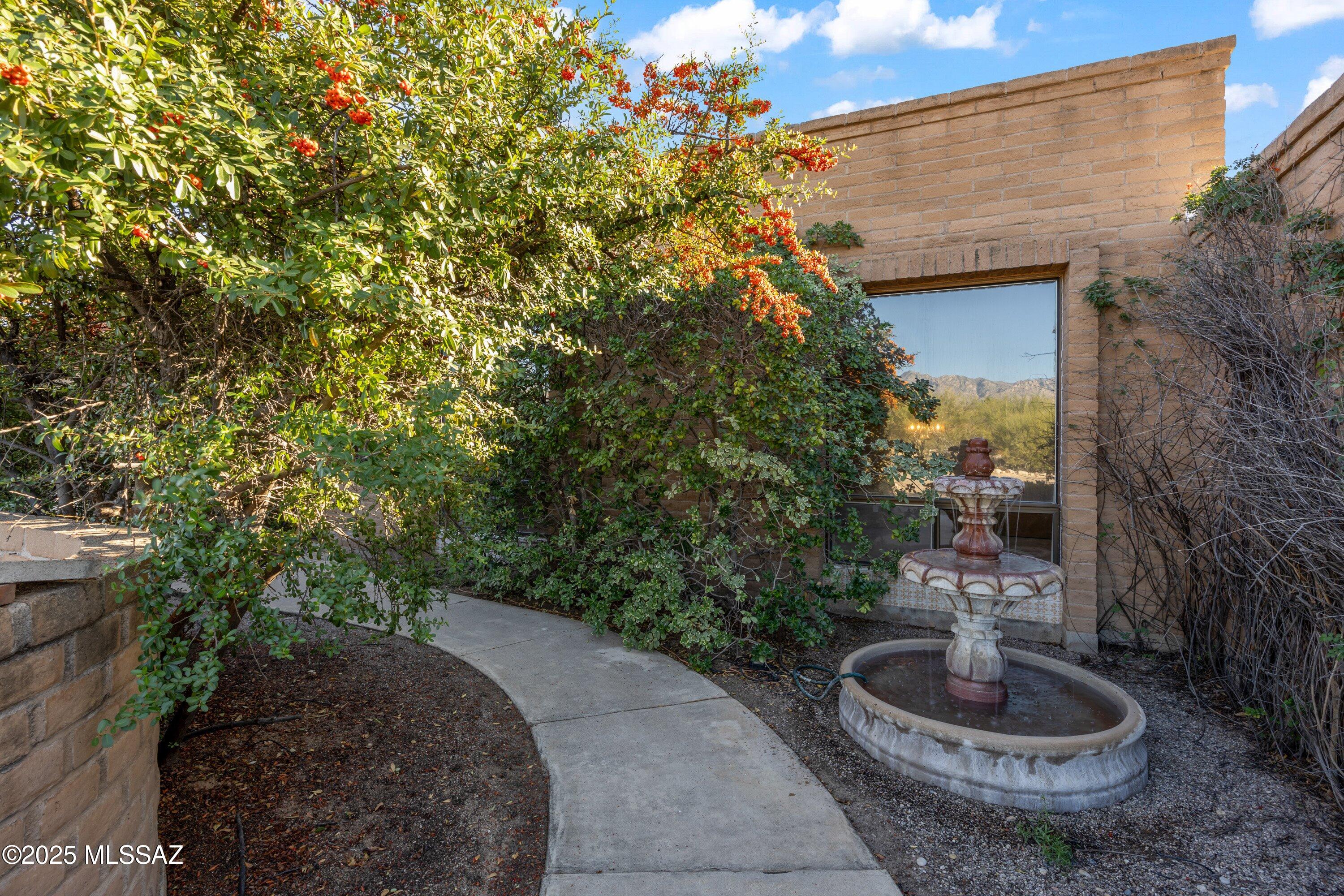 8154 E Knollwood Terrace