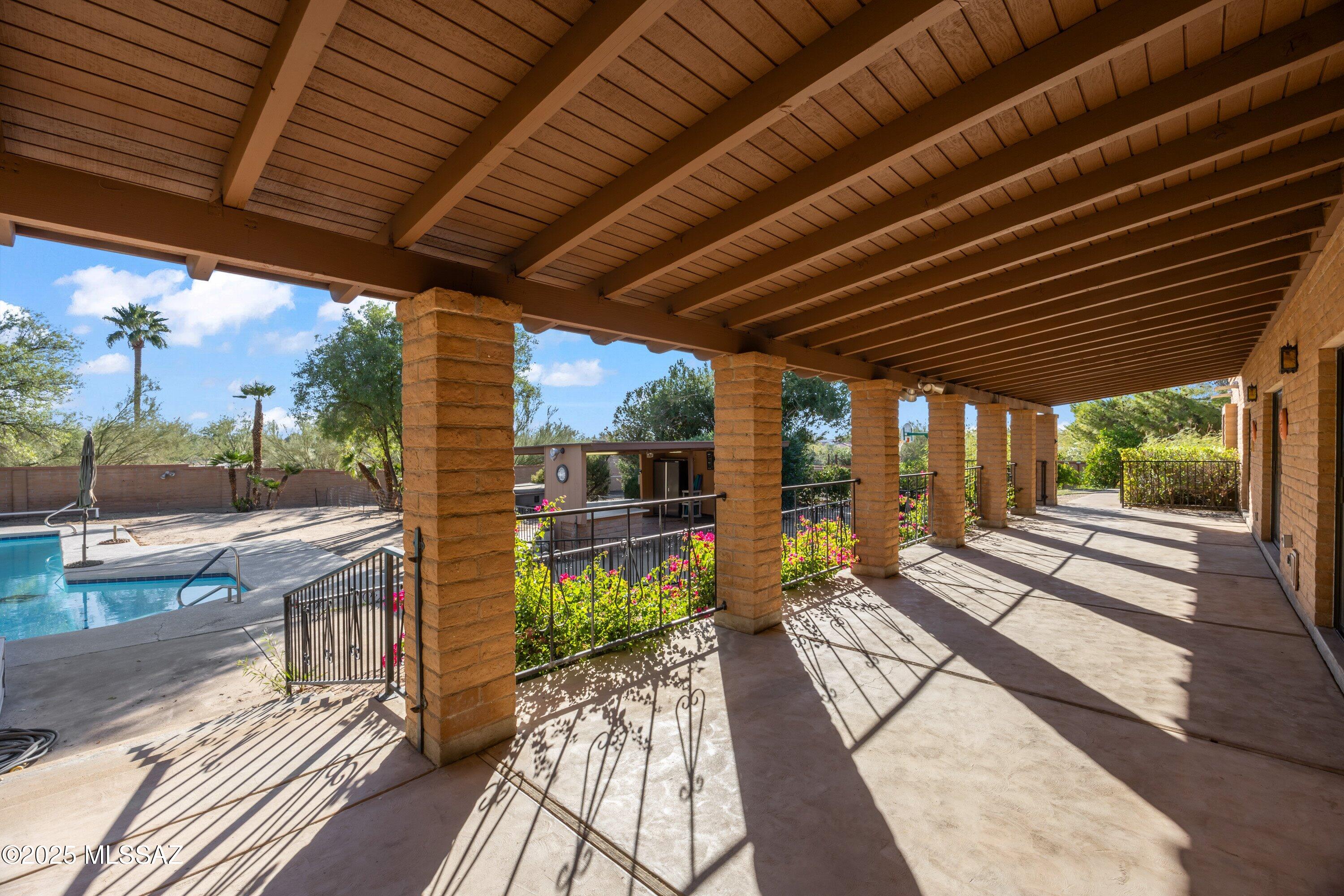 8154 E Knollwood Terrace