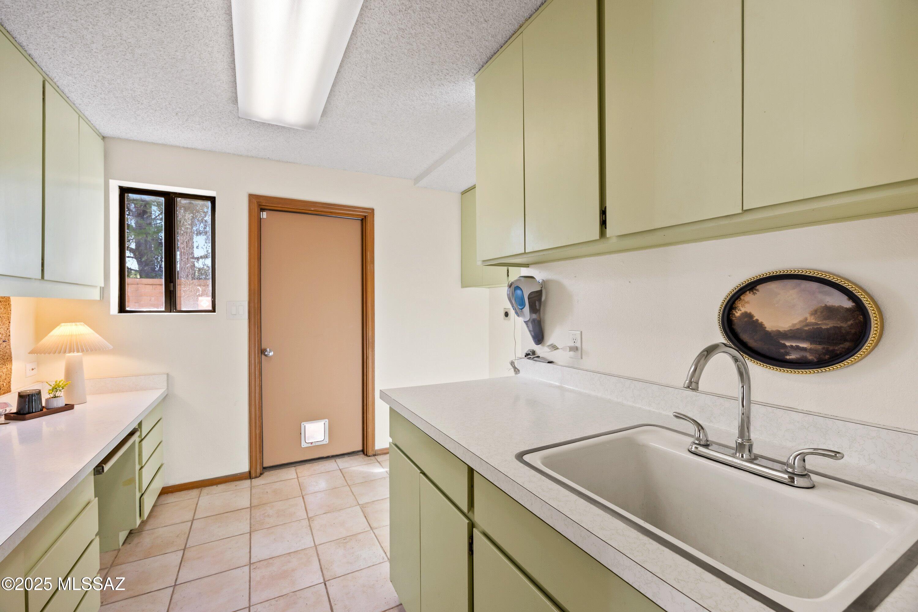 8154 E Knollwood Terrace