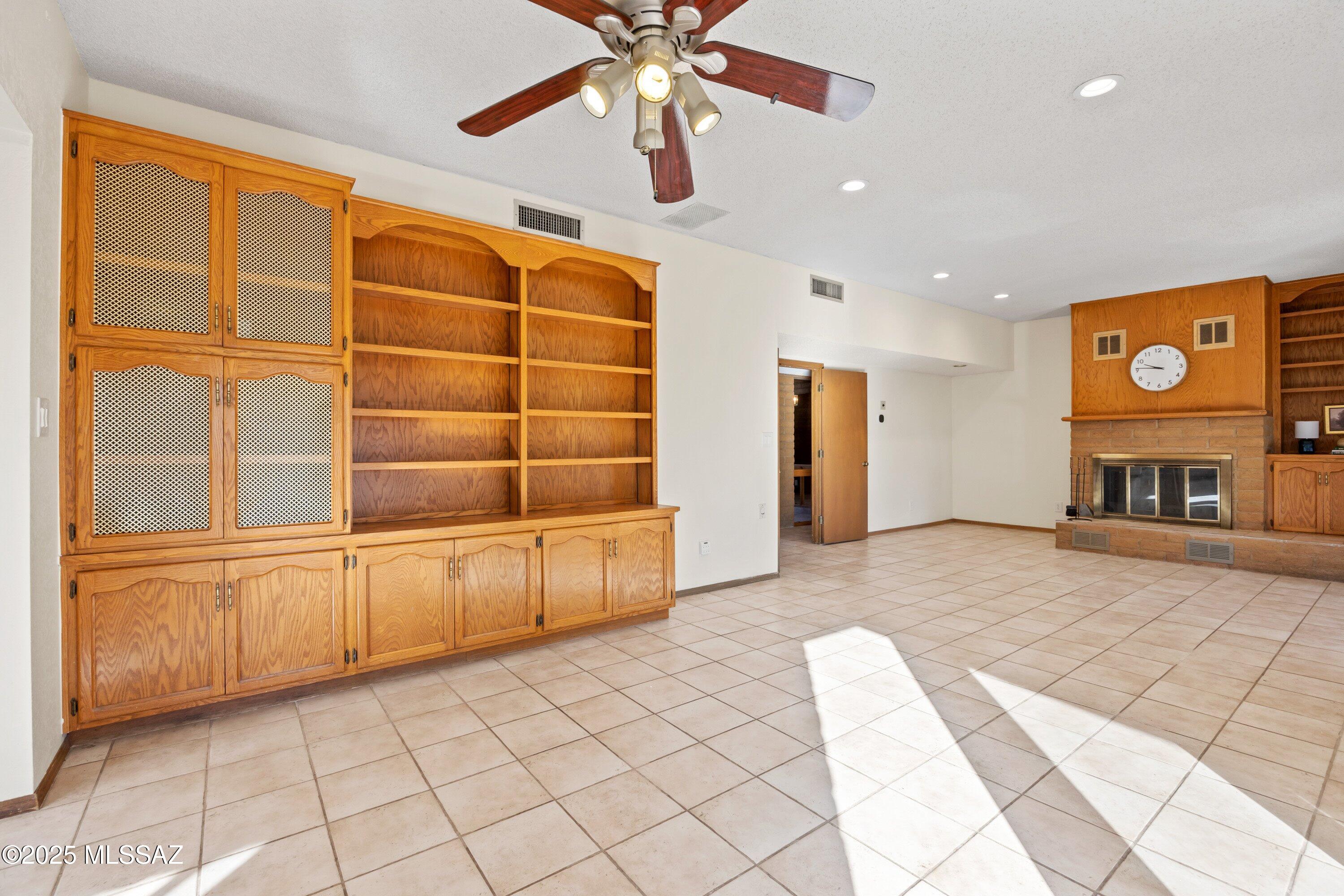 8154 E Knollwood Terrace