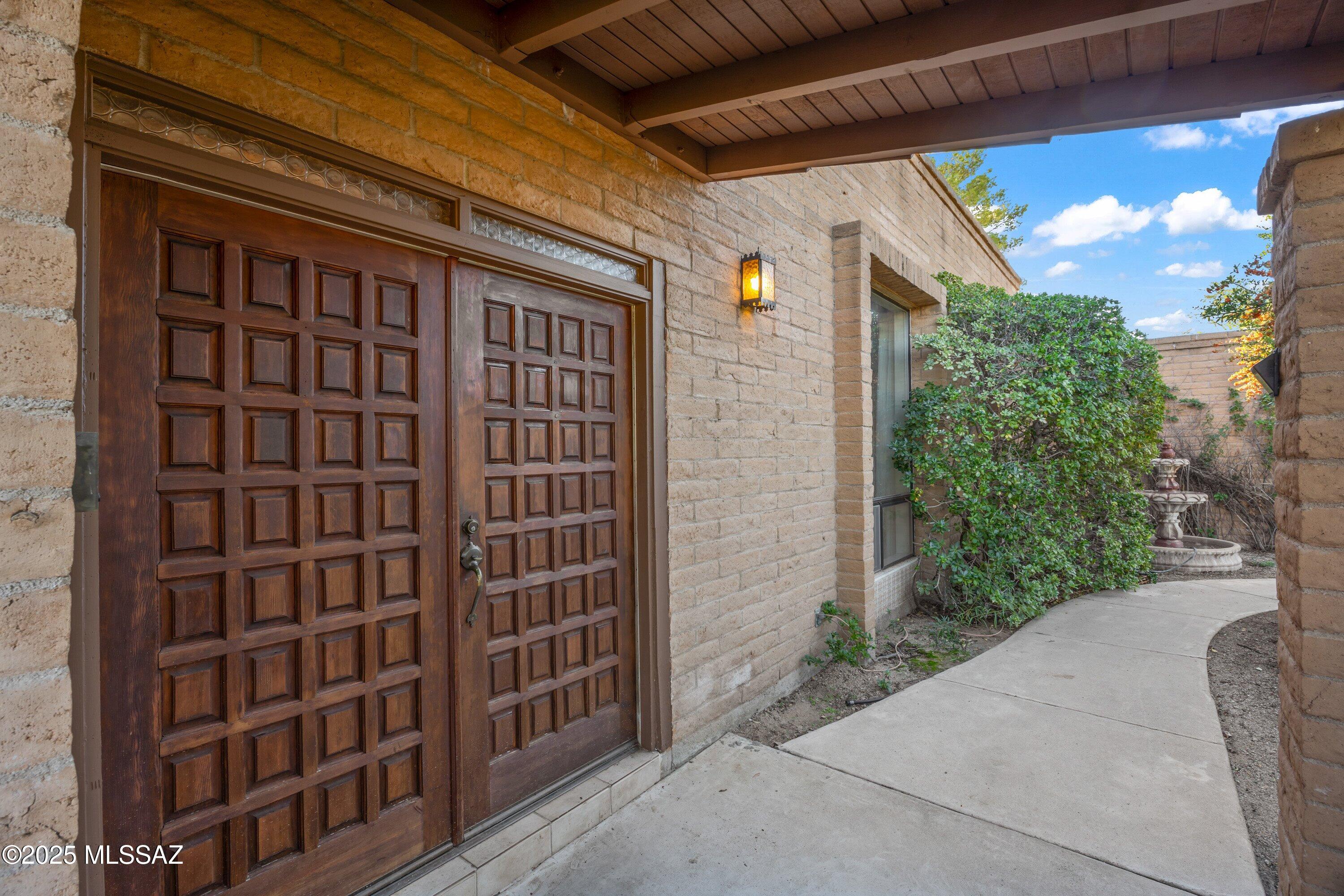 8154 E Knollwood Terrace