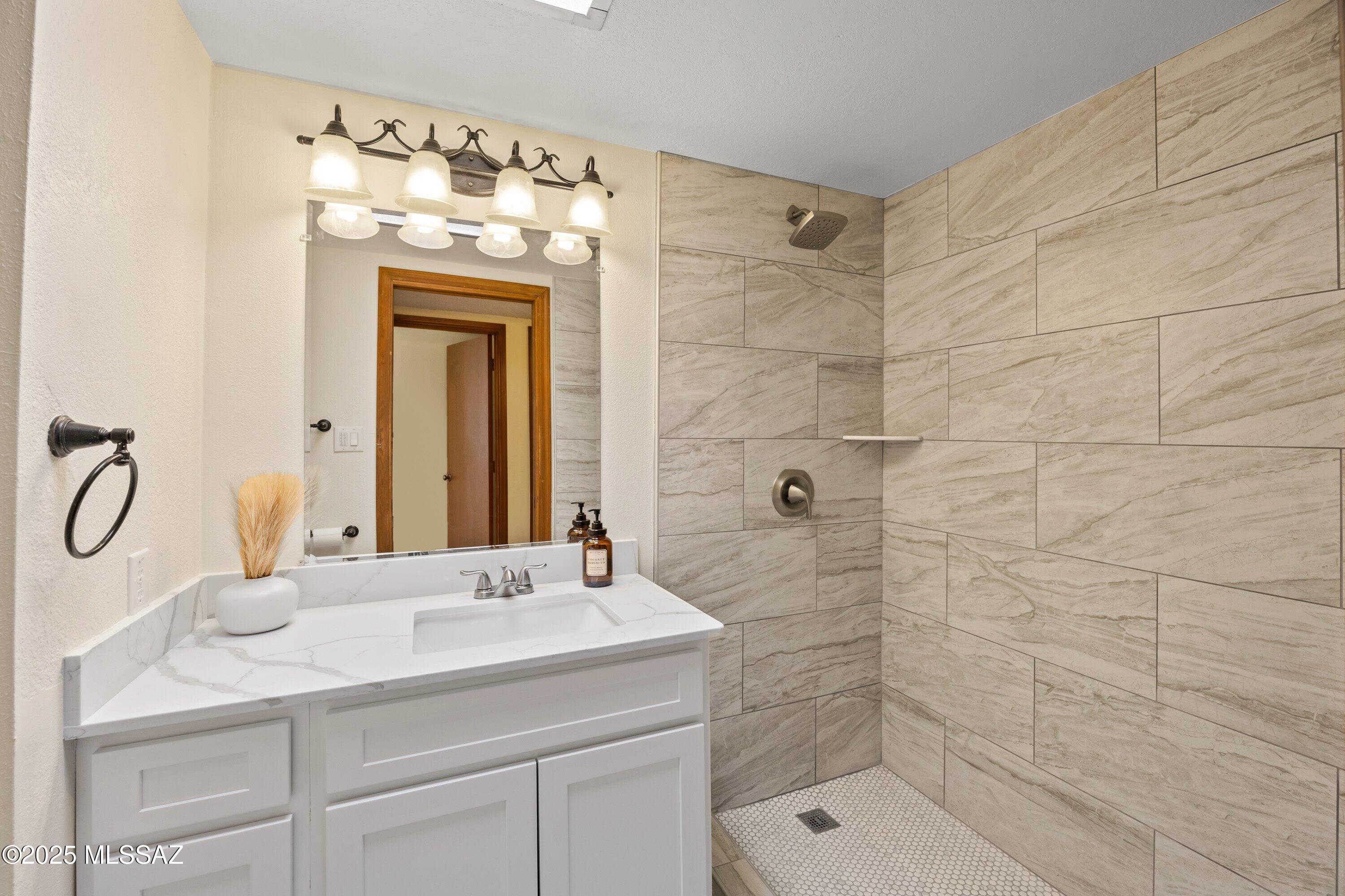 8154 E Knollwood Terrace