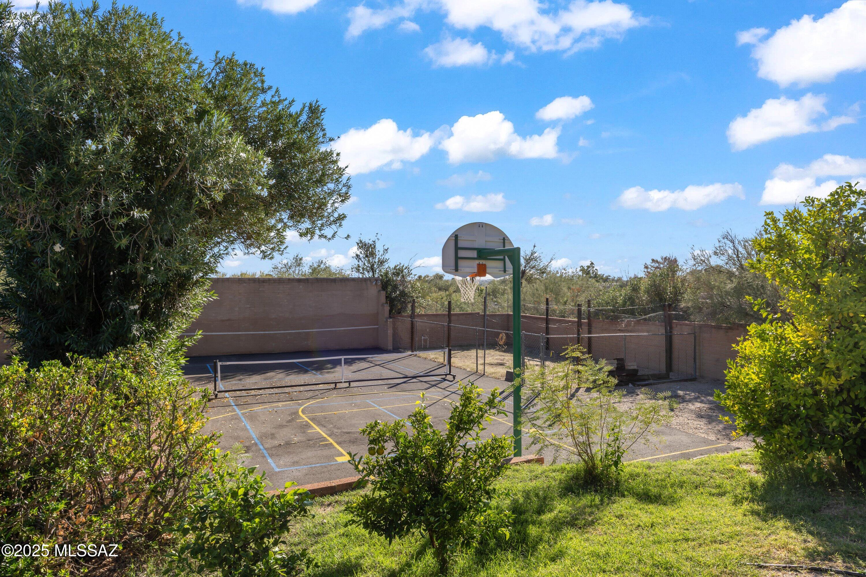 8154 E Knollwood Terrace