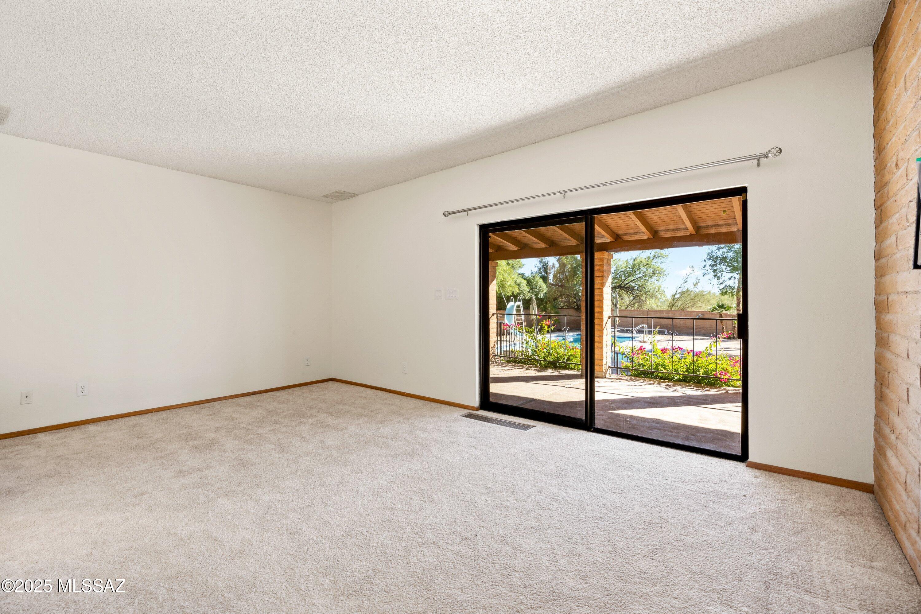 8154 E Knollwood Terrace