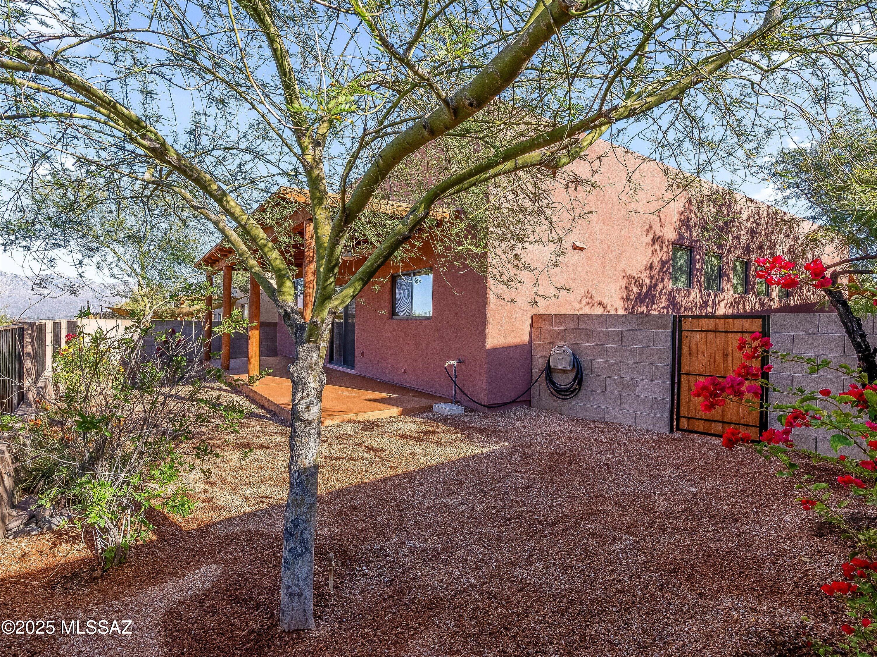 112 S Happy Valley Saddle Drive