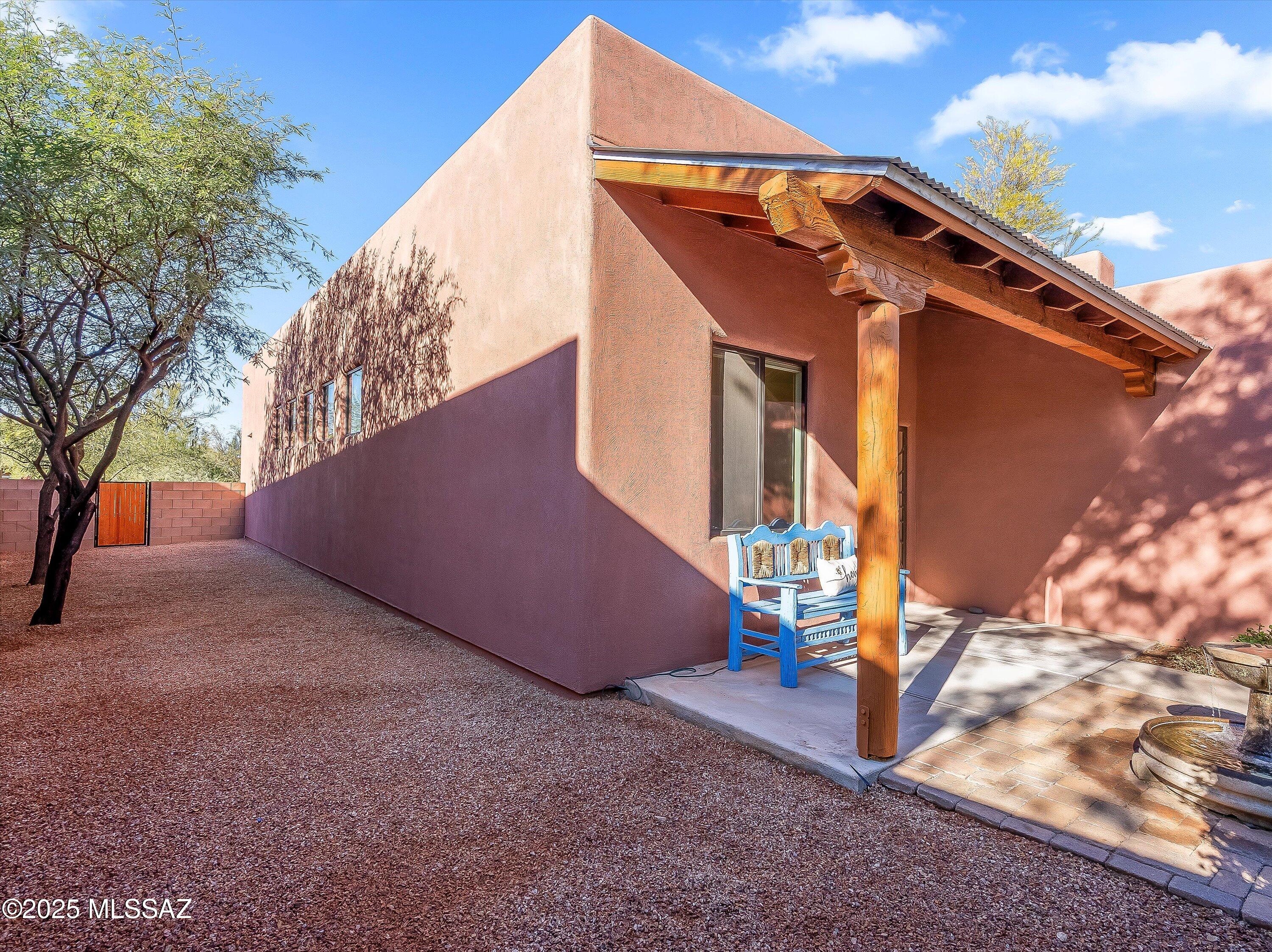 112 S Happy Valley Saddle Drive