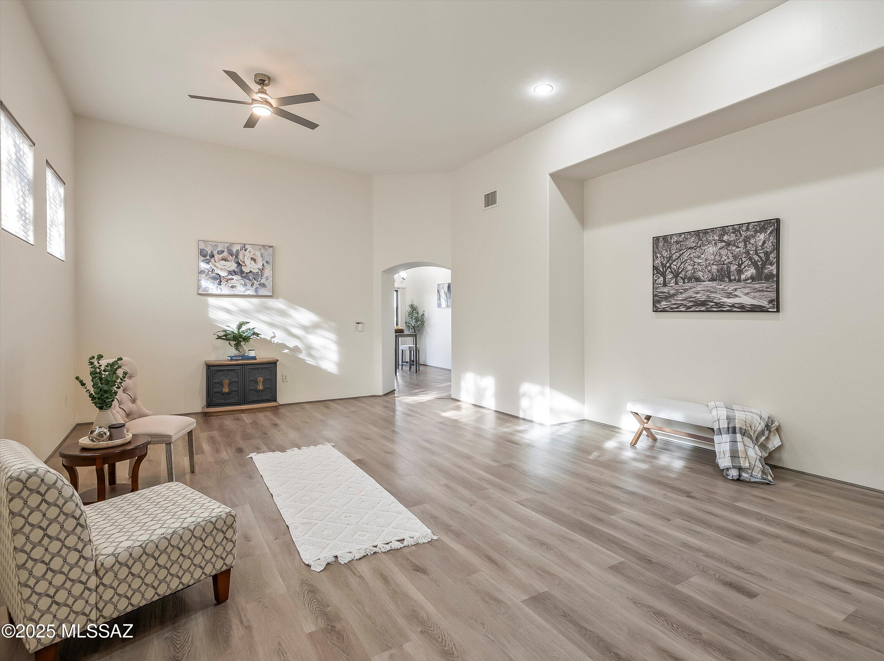 112 S Happy Valley Saddle Drive