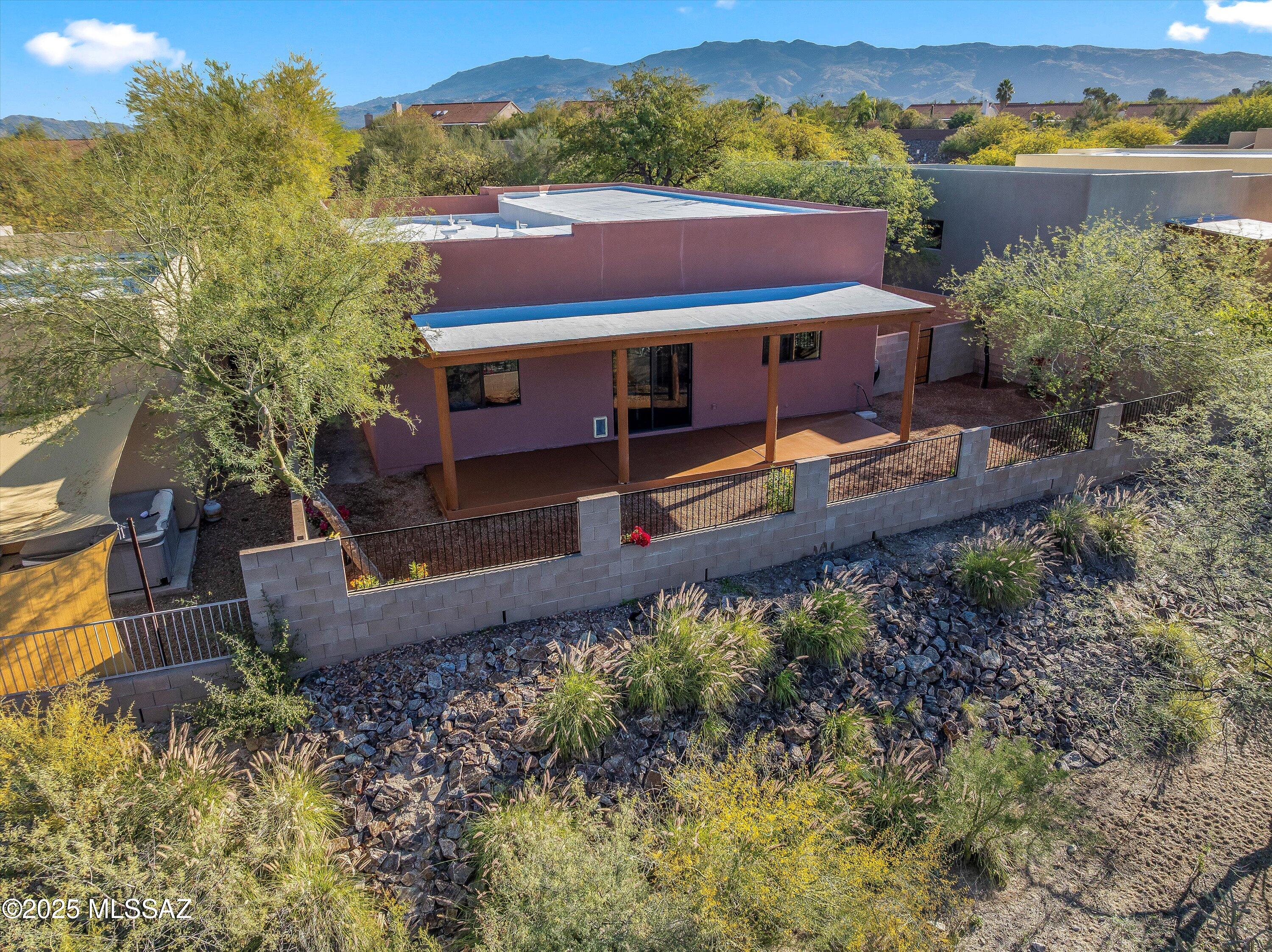 112 S Happy Valley Saddle Drive