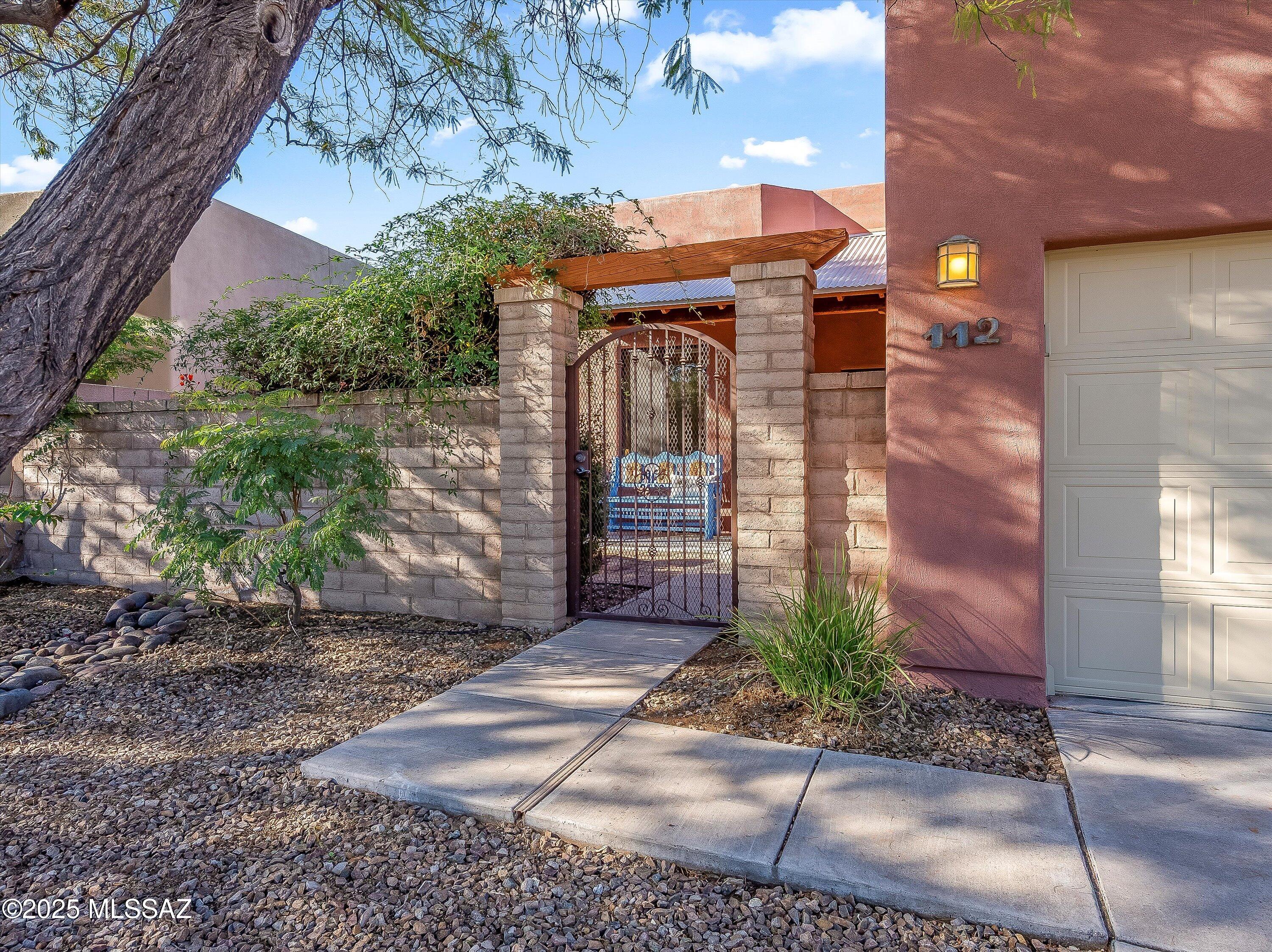 112 S Happy Valley Saddle Drive