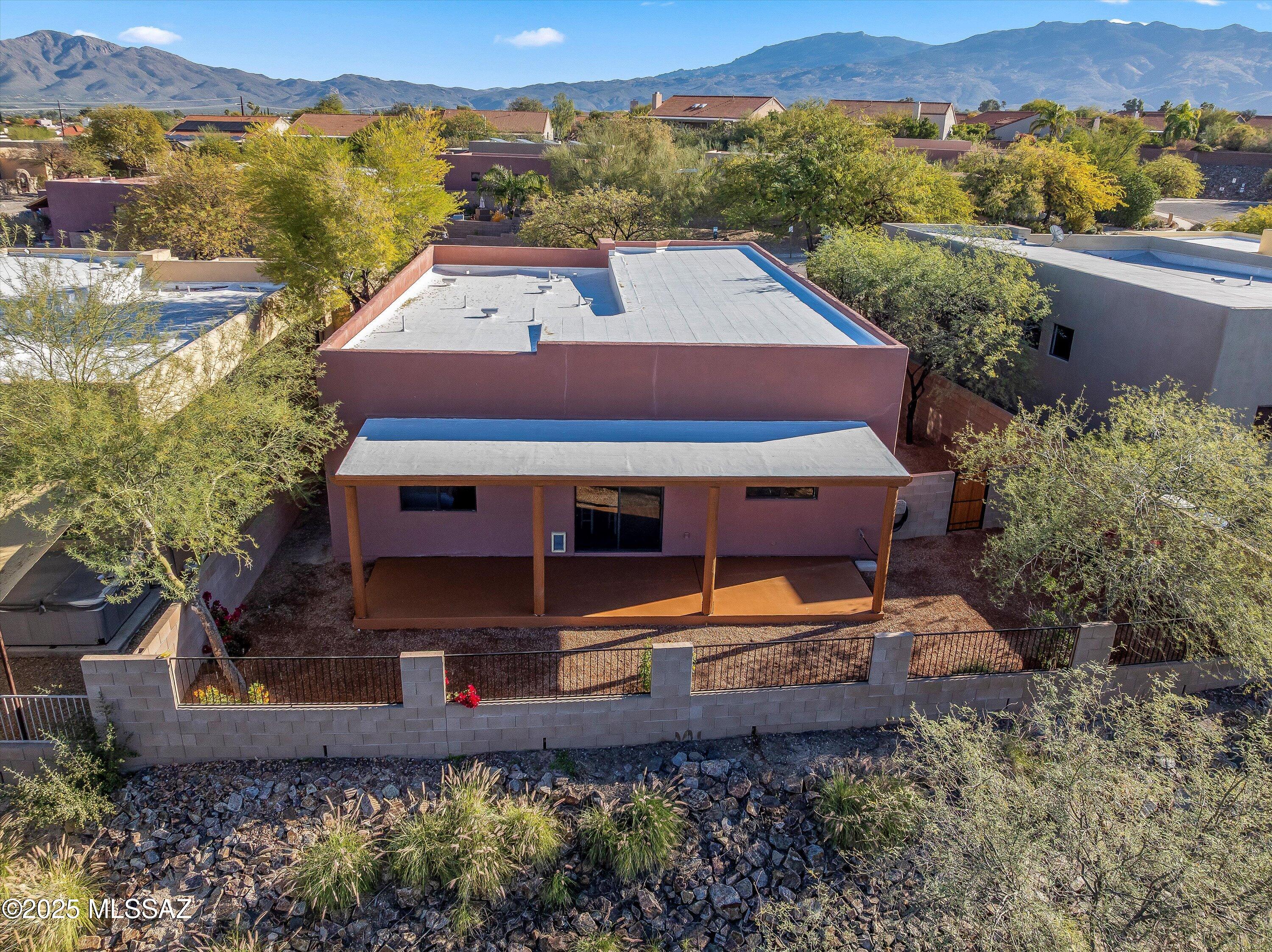 112 S Happy Valley Saddle Drive