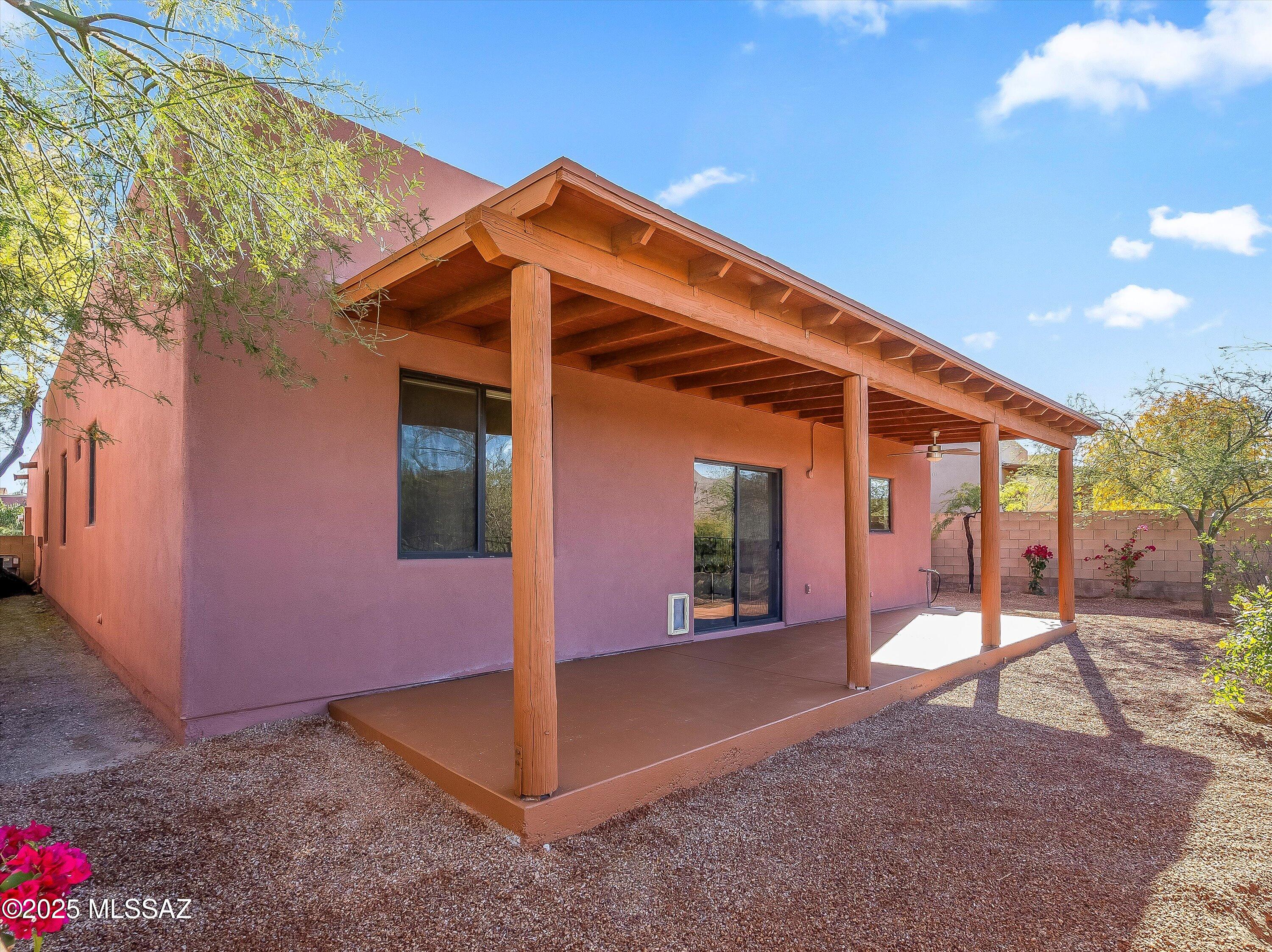 112 S Happy Valley Saddle Drive