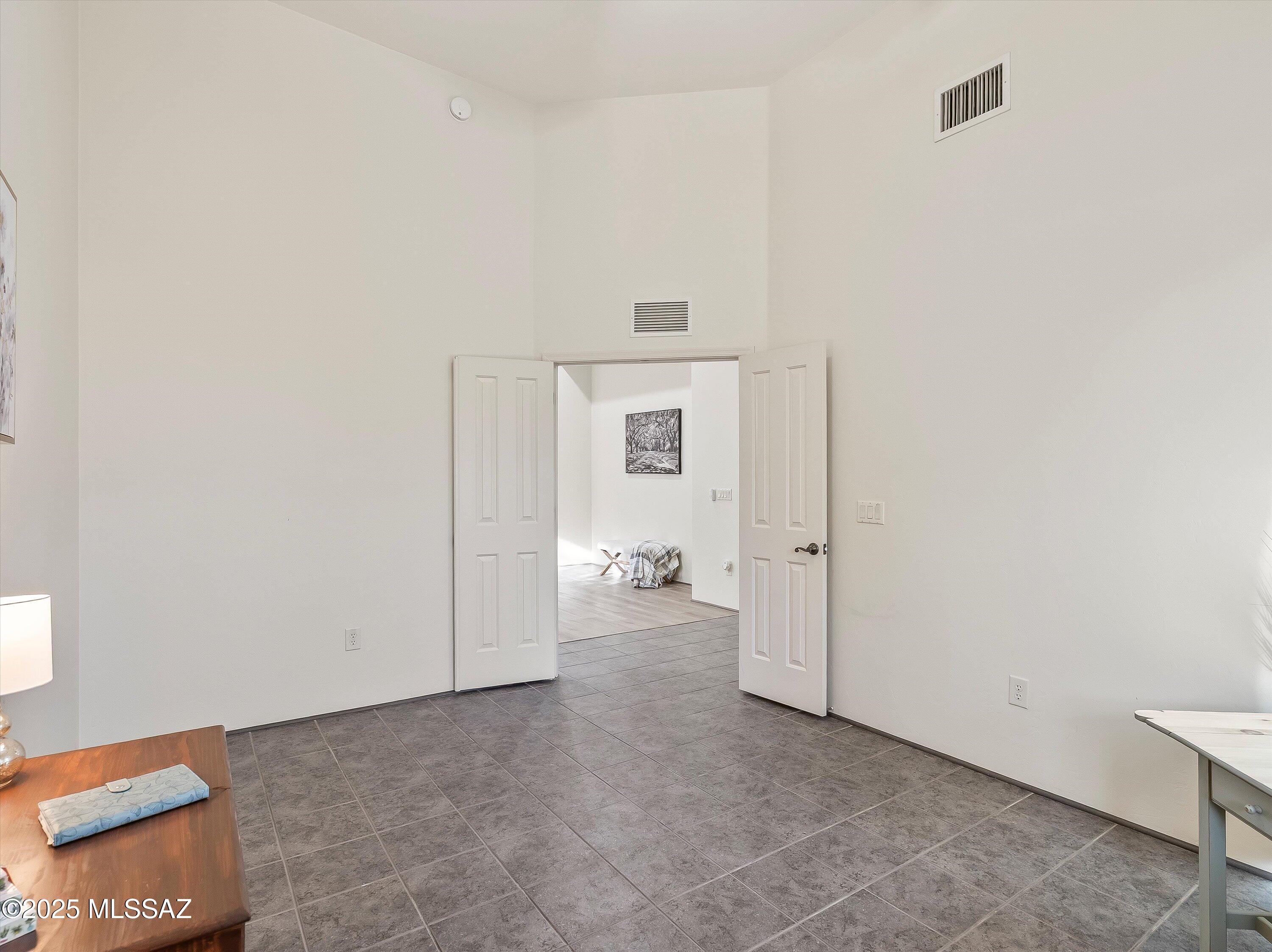 112 S Happy Valley Saddle Drive