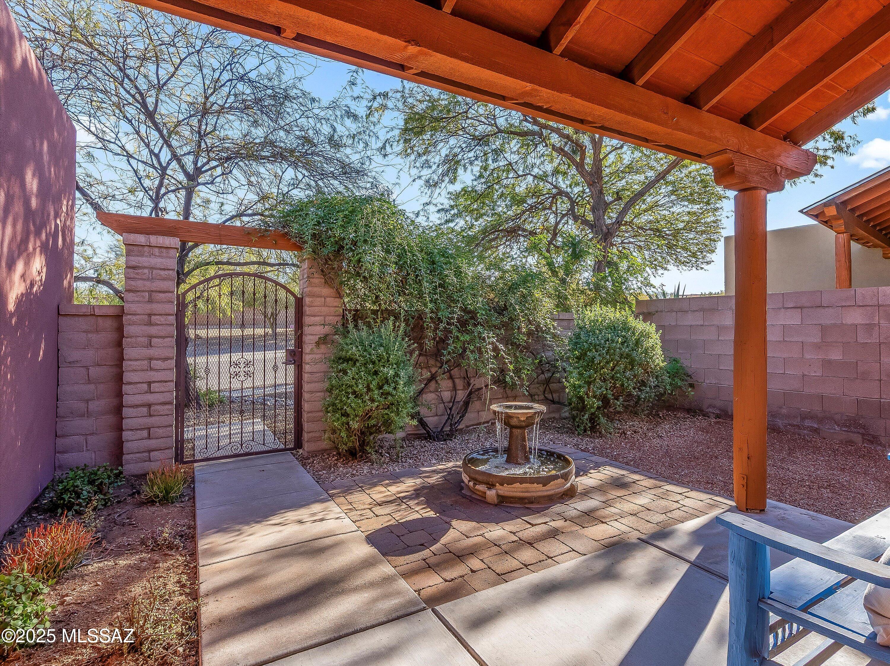 112 S Happy Valley Saddle Drive