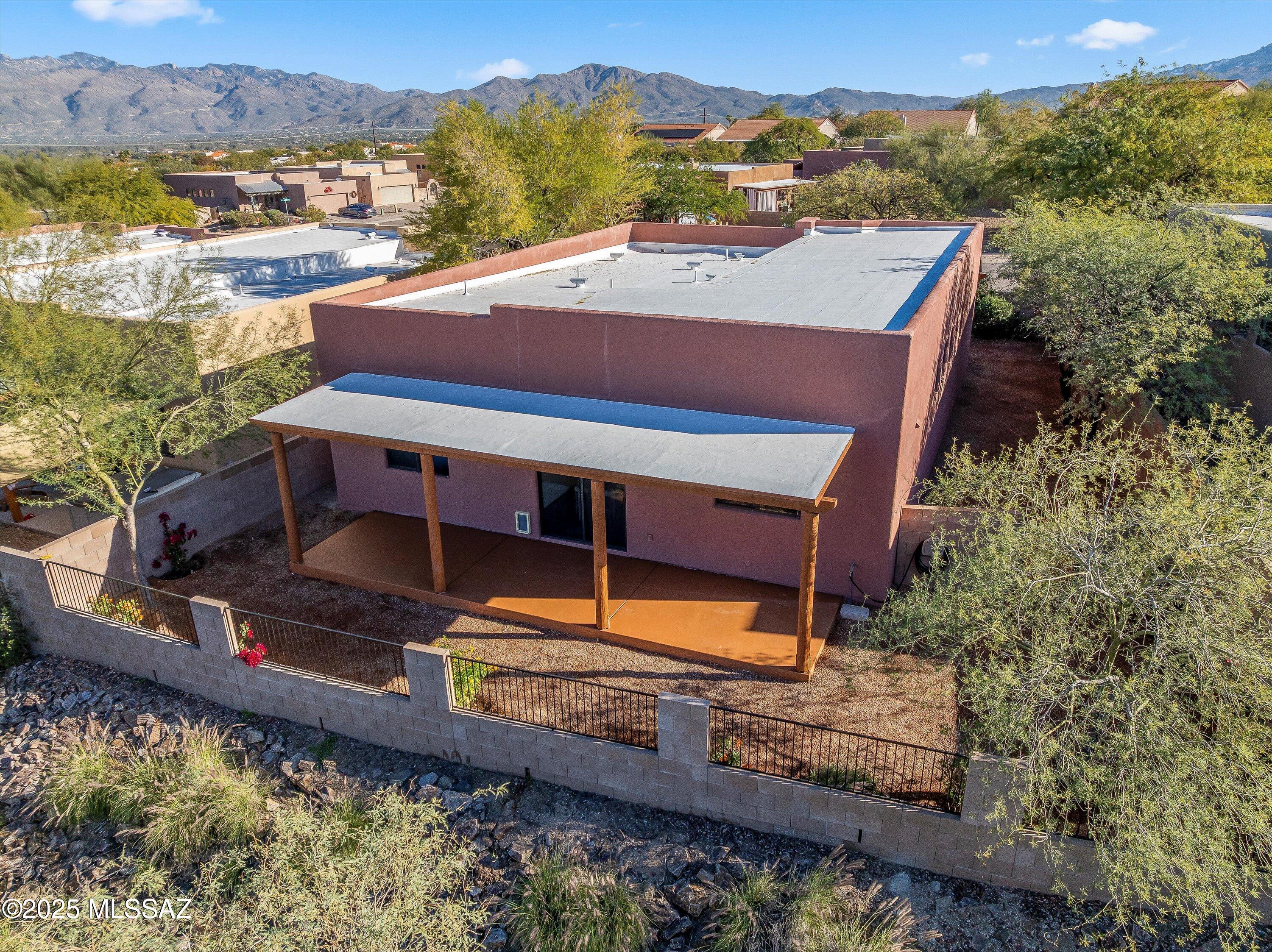 112 S Happy Valley Saddle Drive