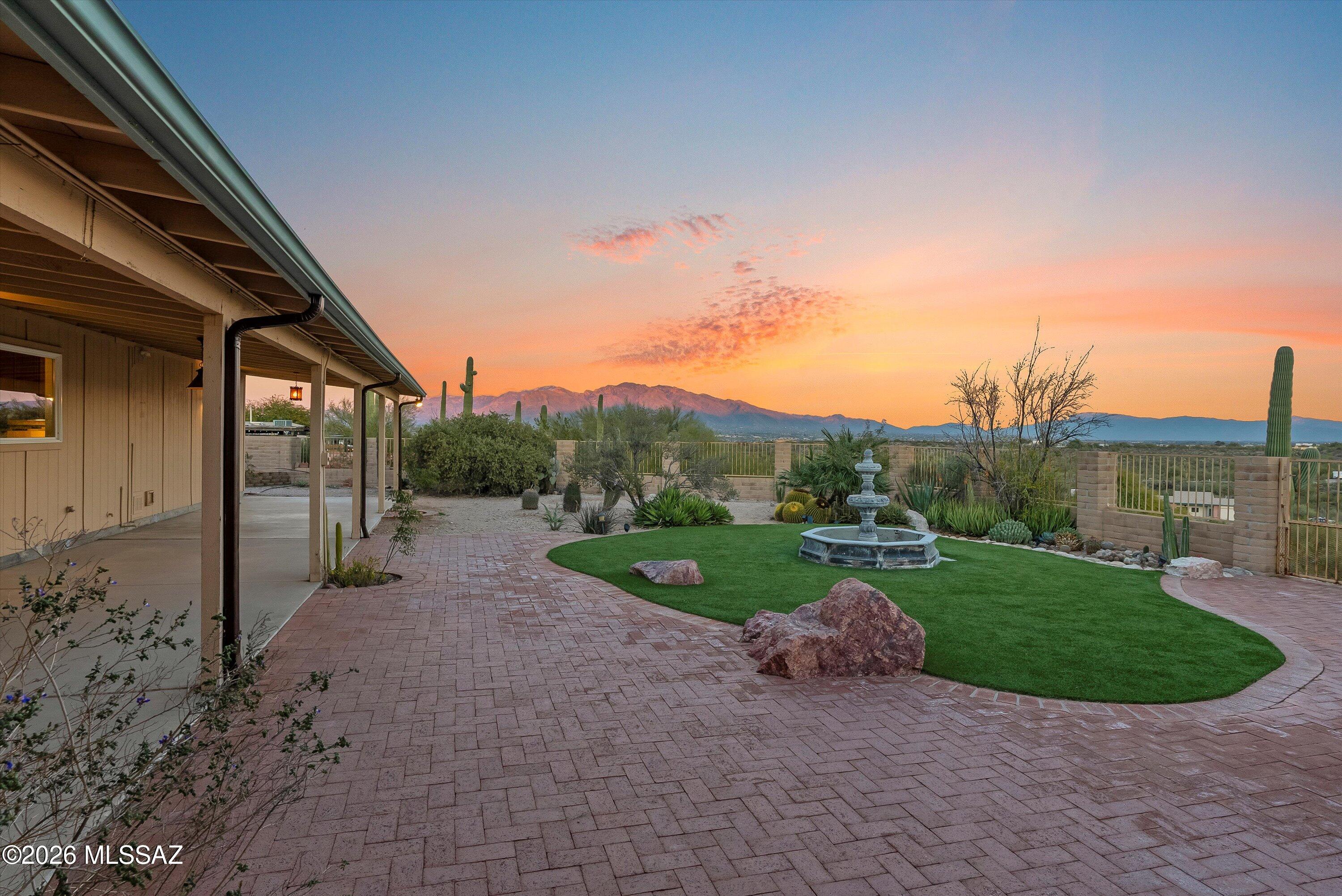 5341 W Avenida Comba