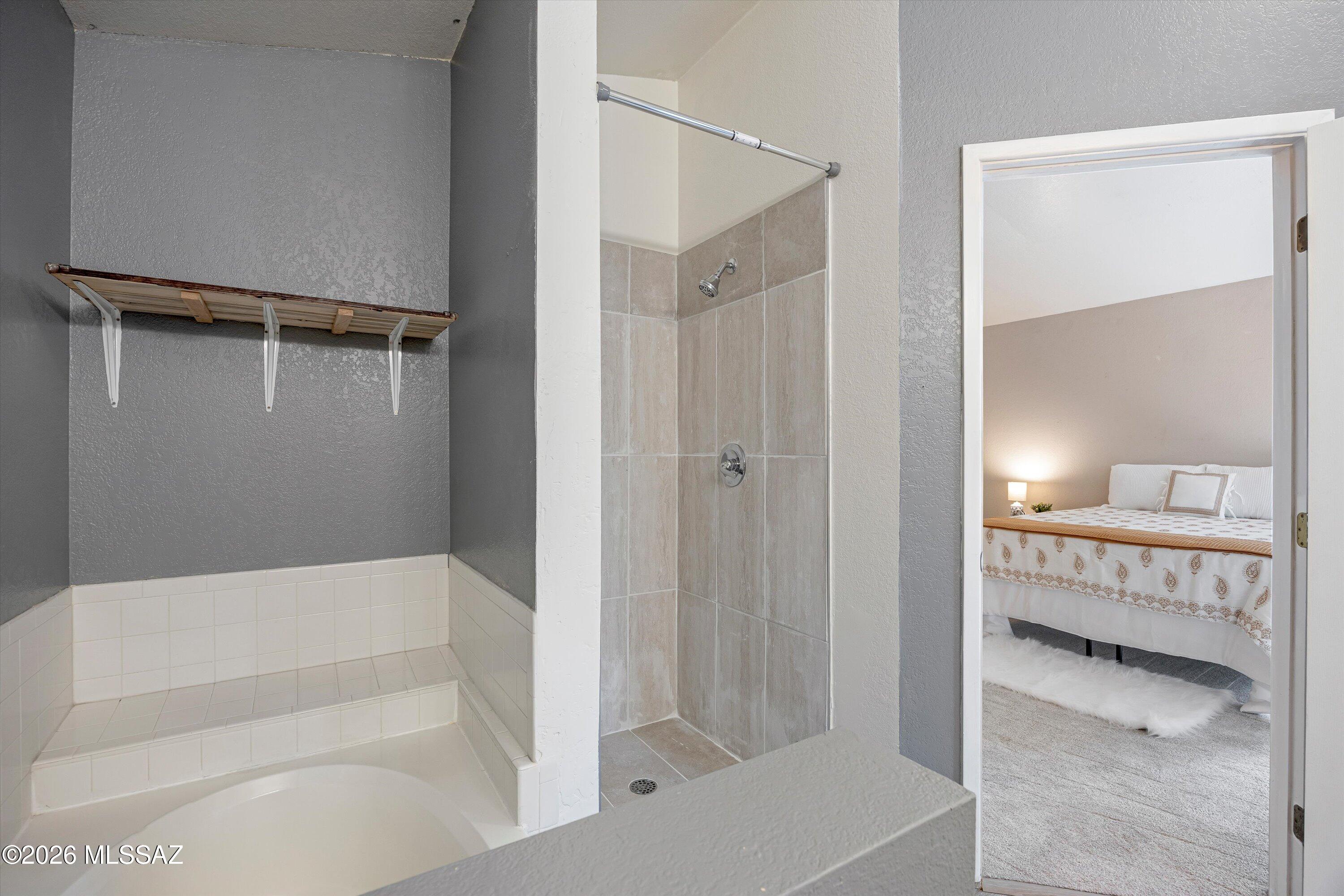 2565 W Brogan Street