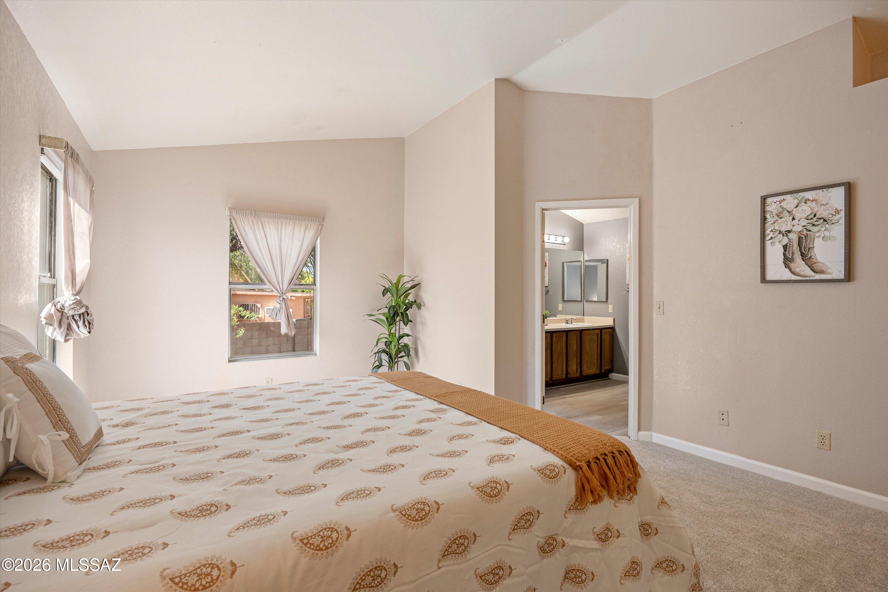 2565 W Brogan Street