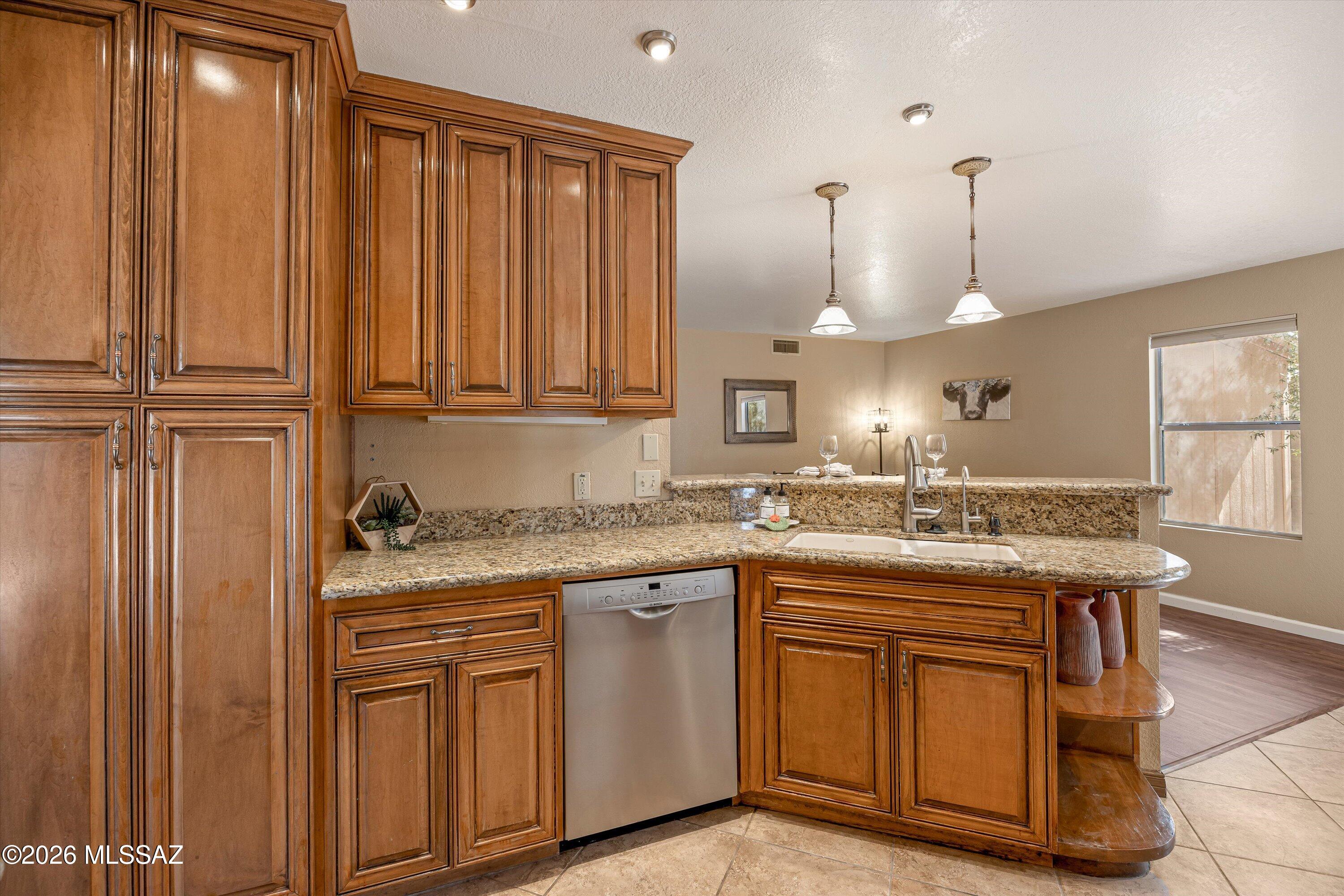 2565 W Brogan Street