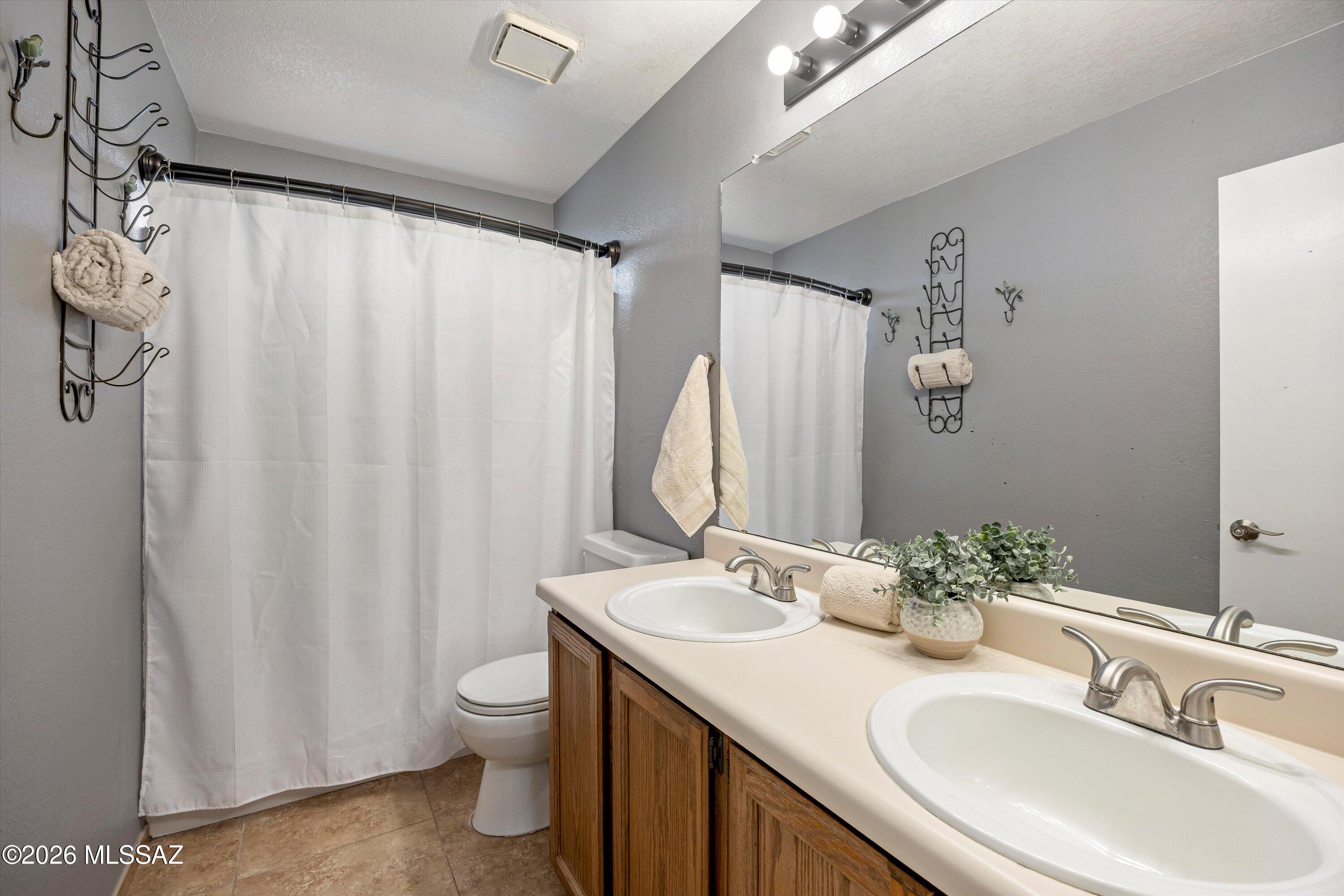 2565 W Brogan Street