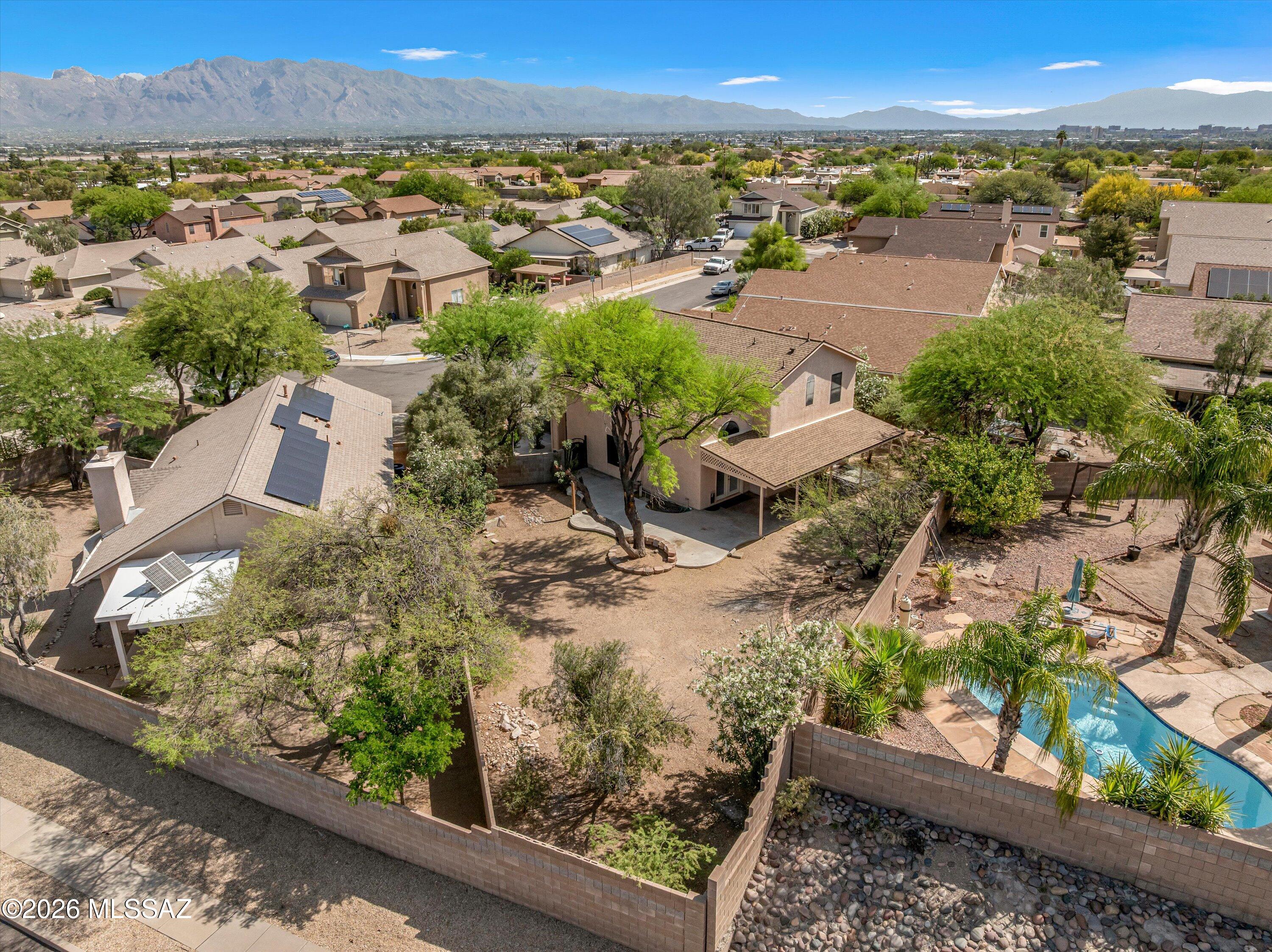 2565 W Brogan Street