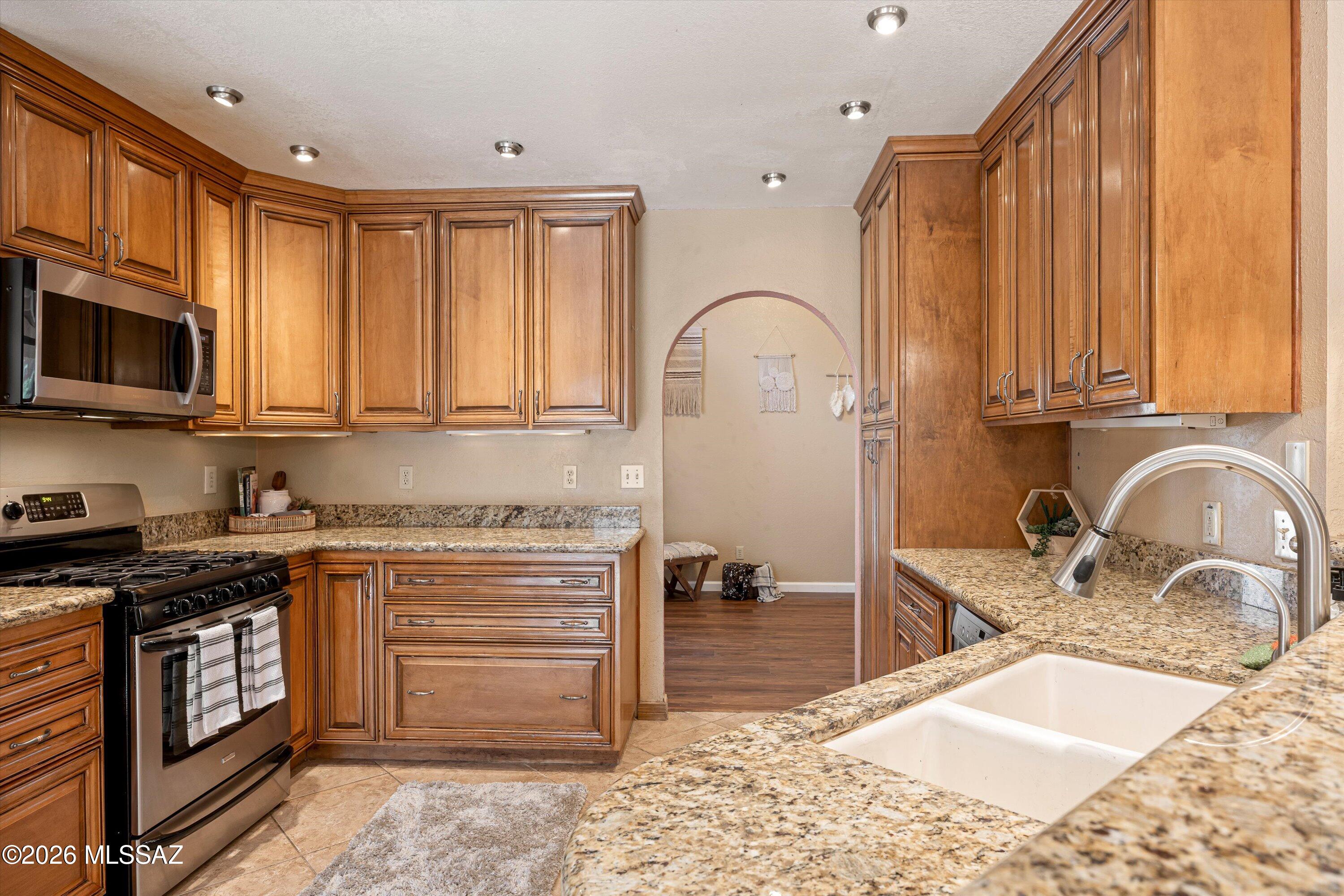 2565 W Brogan Street