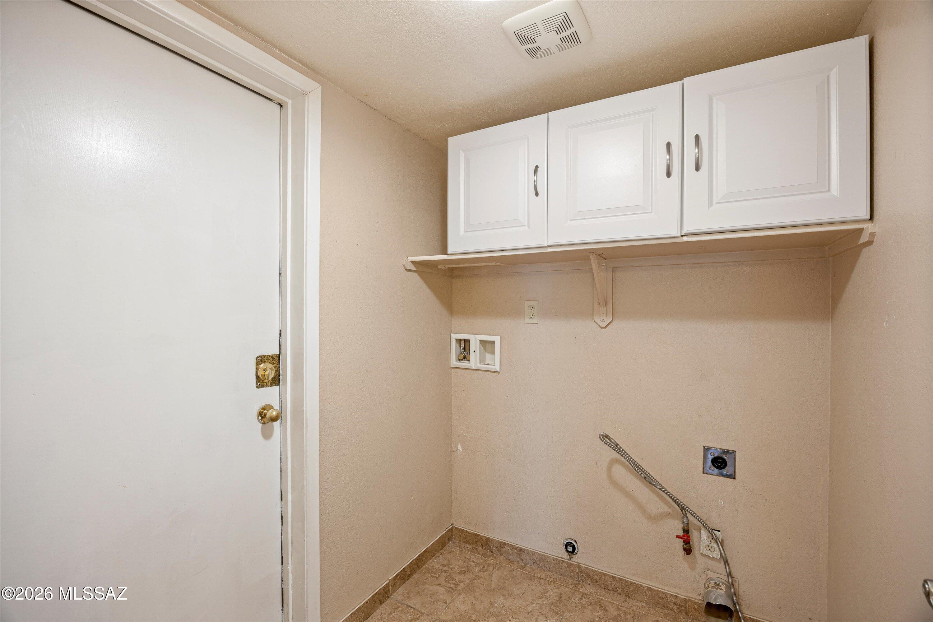 2565 W Brogan Street