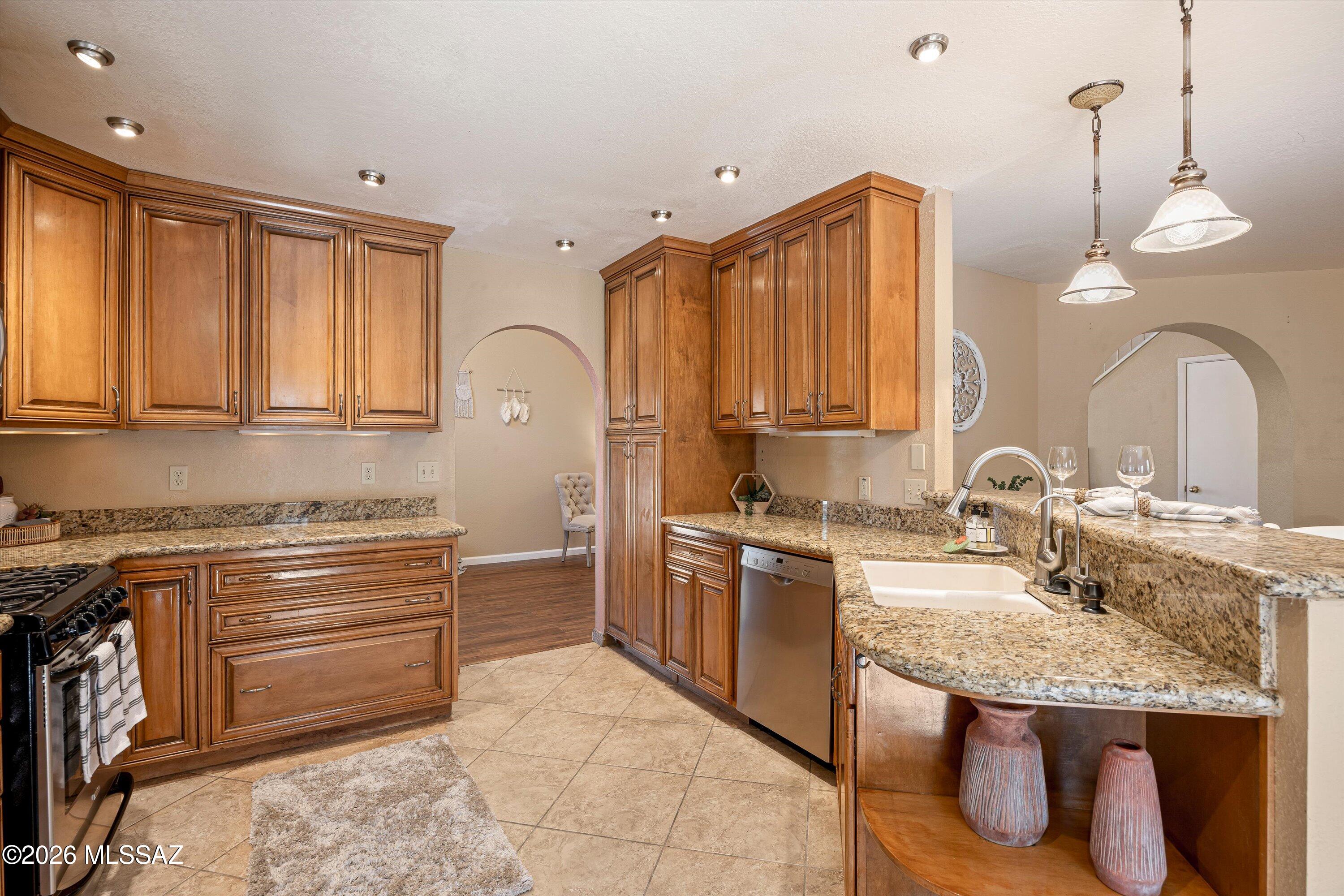 2565 W Brogan Street