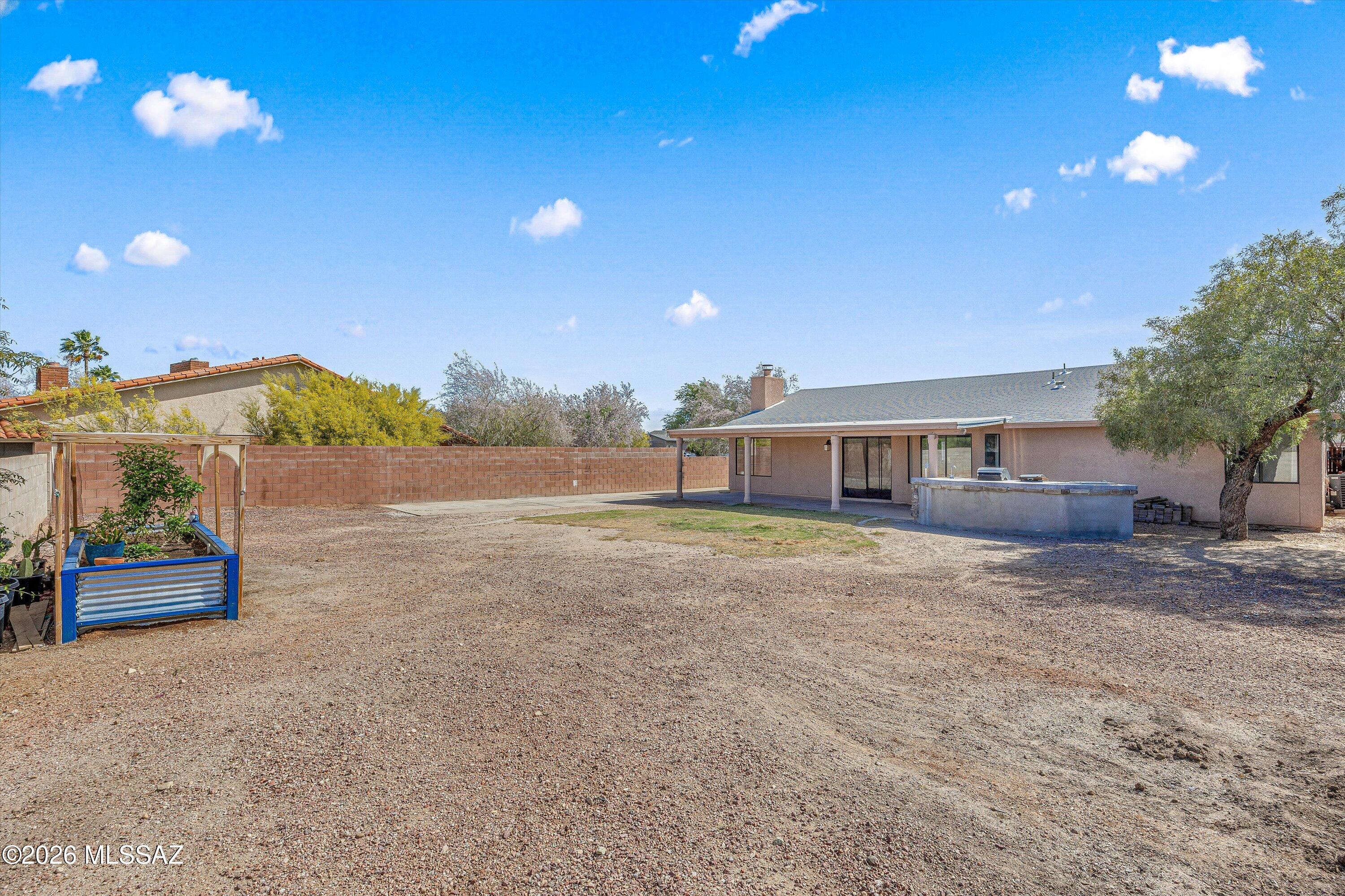 8721 N Chinaberry Way