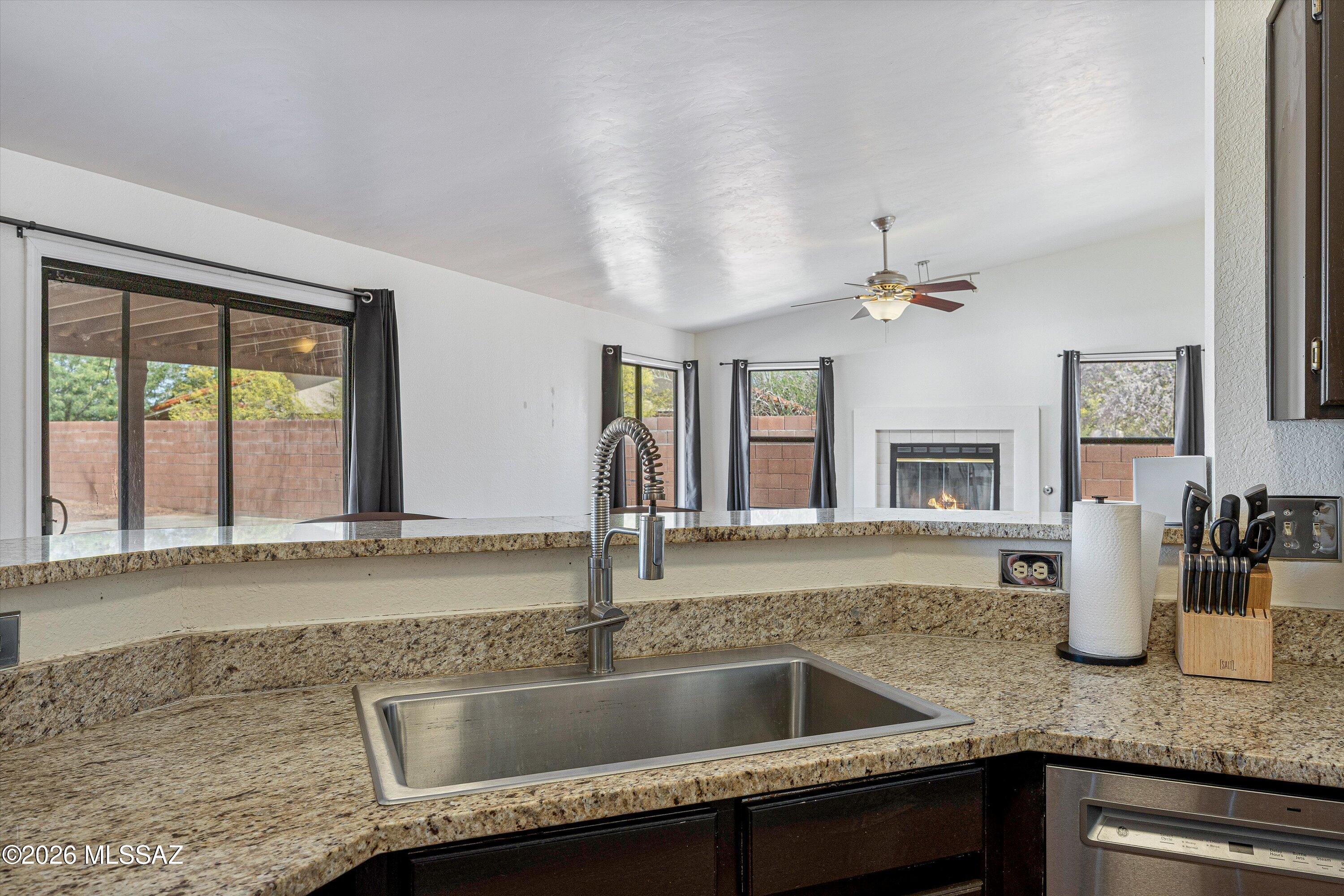 8721 N Chinaberry Way