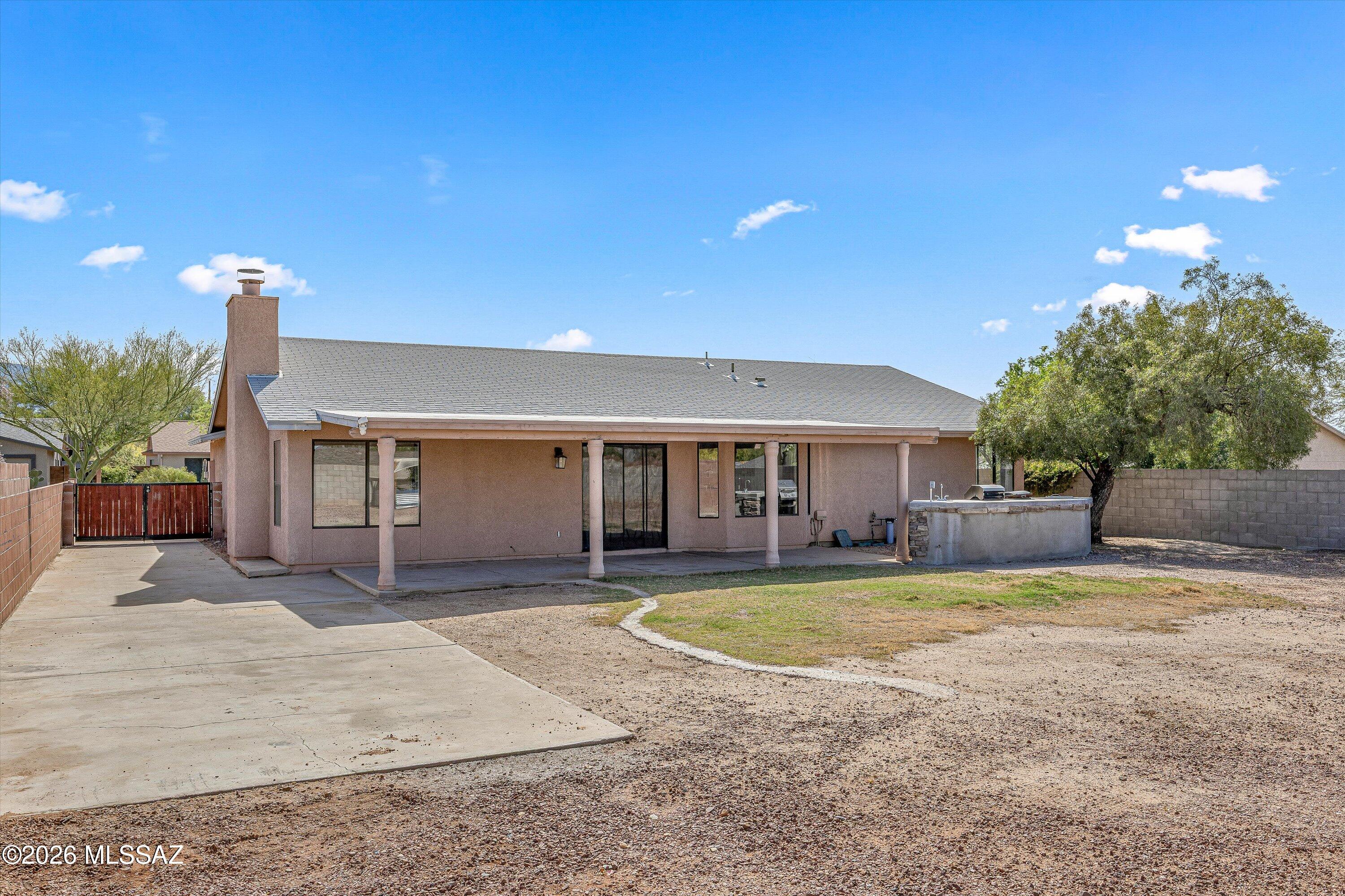 8721 N Chinaberry Way